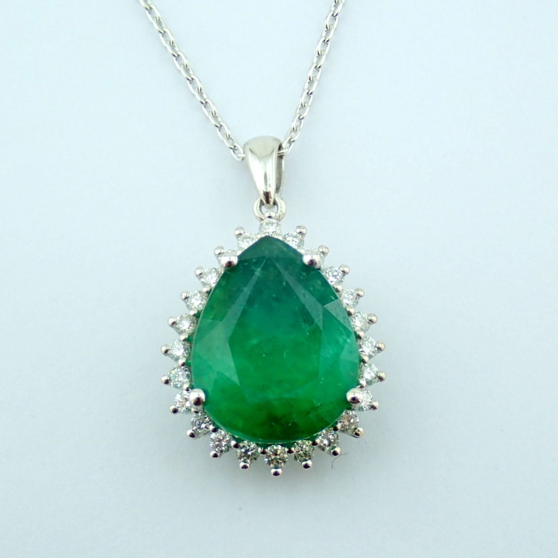 Certificated 14K White Gold Diamond & Emerald Necklace - Image 5 of 12