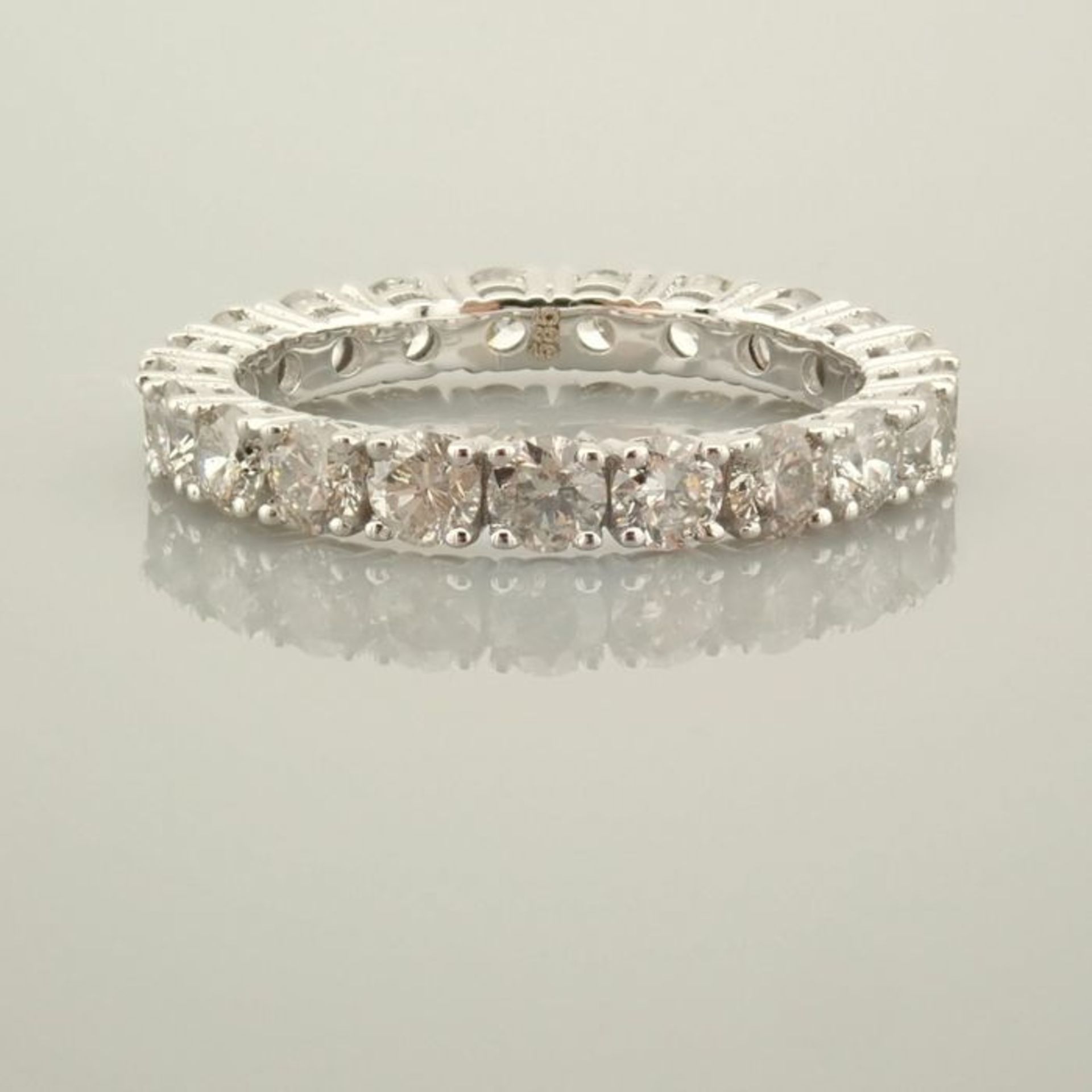 Certificated 14K White Gold Diamond Ring - Image 4 of 10