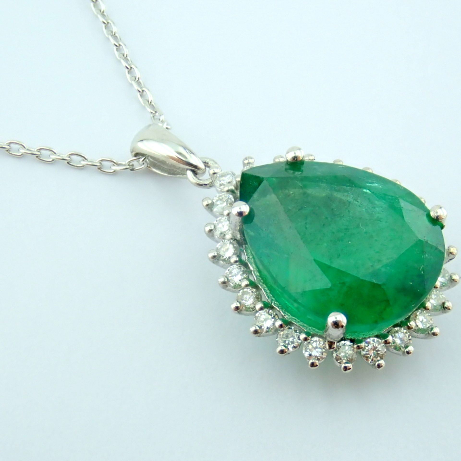 Certificated 14K White Gold Diamond & Emerald Necklace - Image 10 of 12