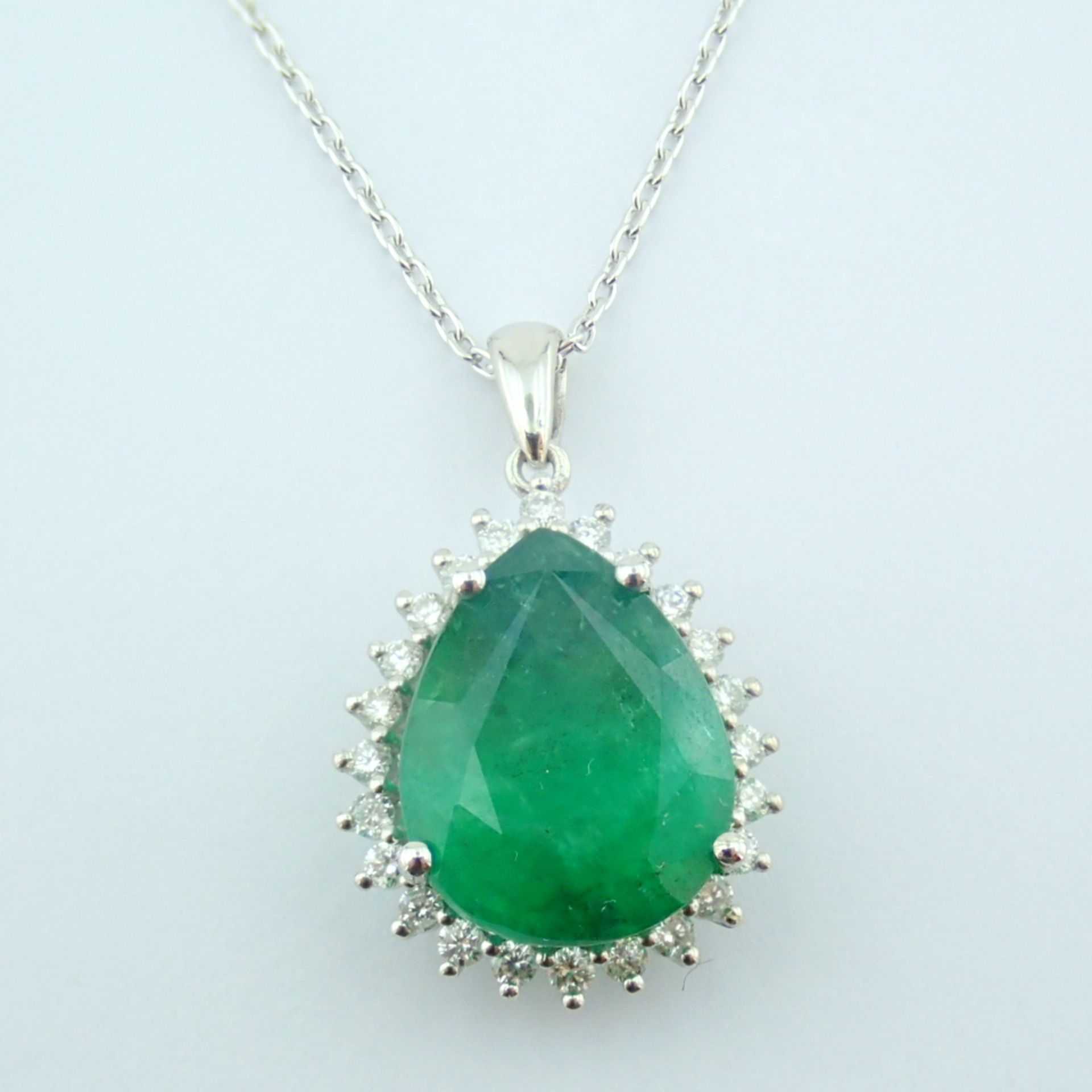Certificated 14K White Gold Diamond & Emerald Necklace - Image 9 of 12