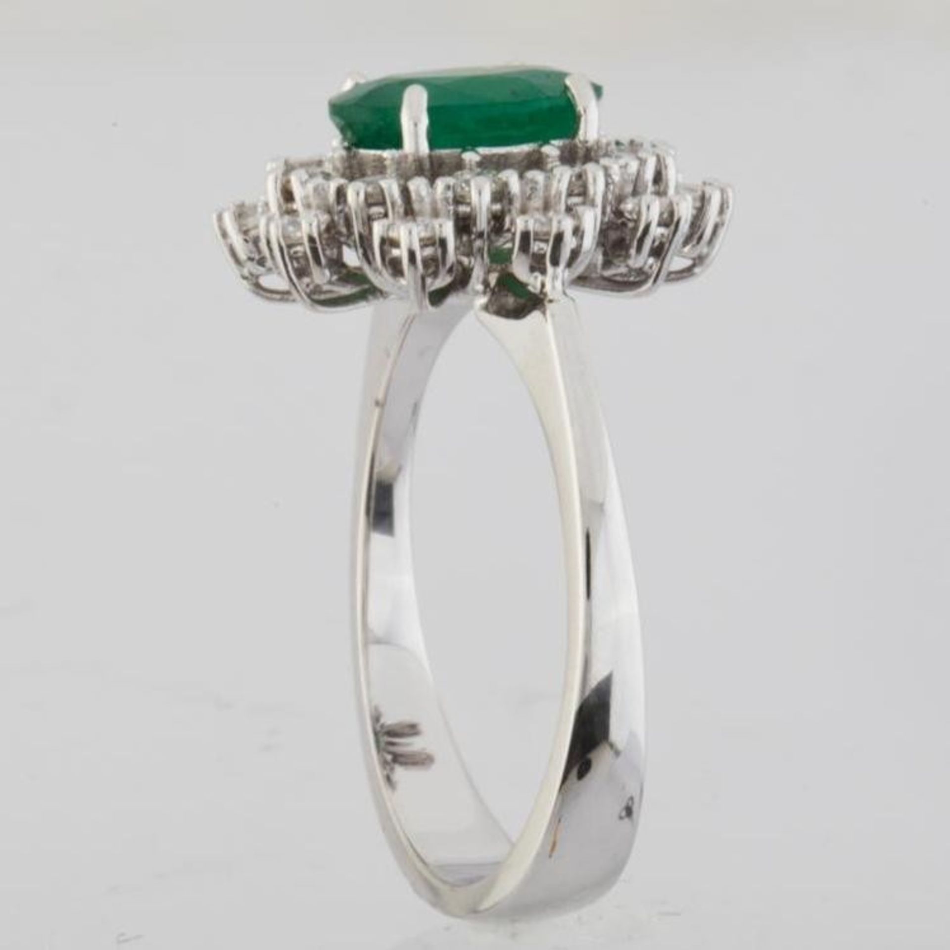 Certificated 18K White Gold Diamond & Emerald Ring - Image 2 of 4