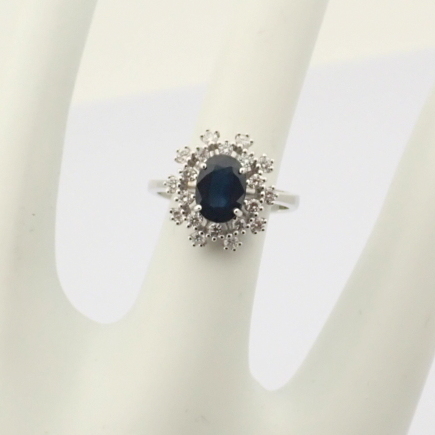 Certificated 18K White Gold Diamond & Sapphire Ring - Image 3 of 6