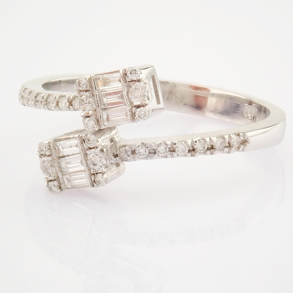 IDL Certificated 14K White Gold Baguette Diamond & Diamond Ring (Total 0.2 ct Stone) - Image 7 of 11