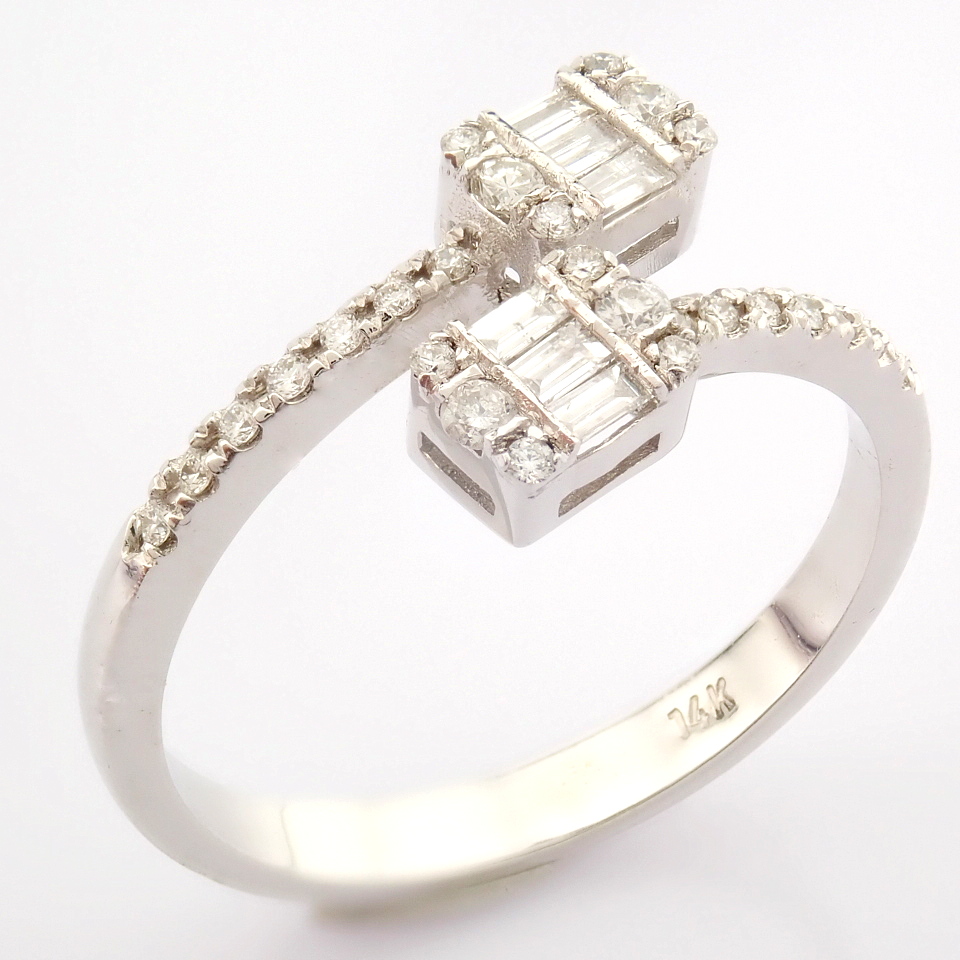 IDL Certificated 14K White Gold Baguette Diamond & Diamond Ring (Total 0.2 ct Stone) - Image 4 of 11