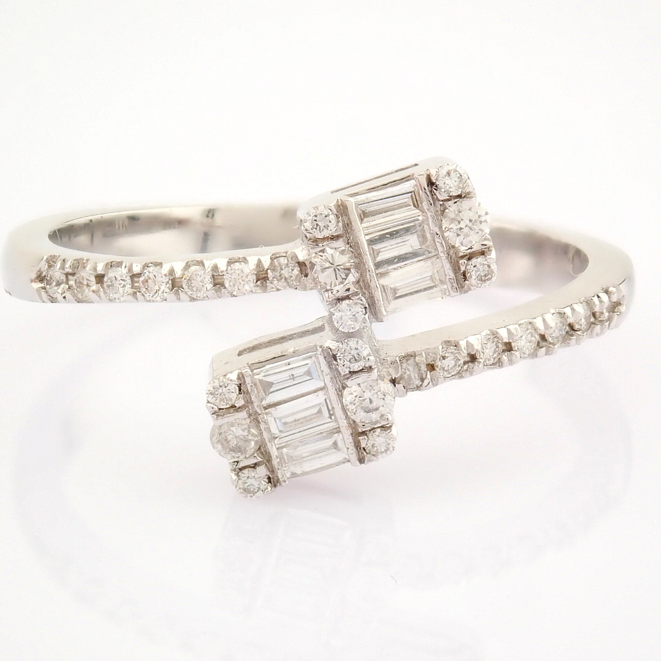 IDL Certificated 14K White Gold Baguette Diamond & Diamond Ring (Total 0.2 ct Stone) - Image 6 of 11