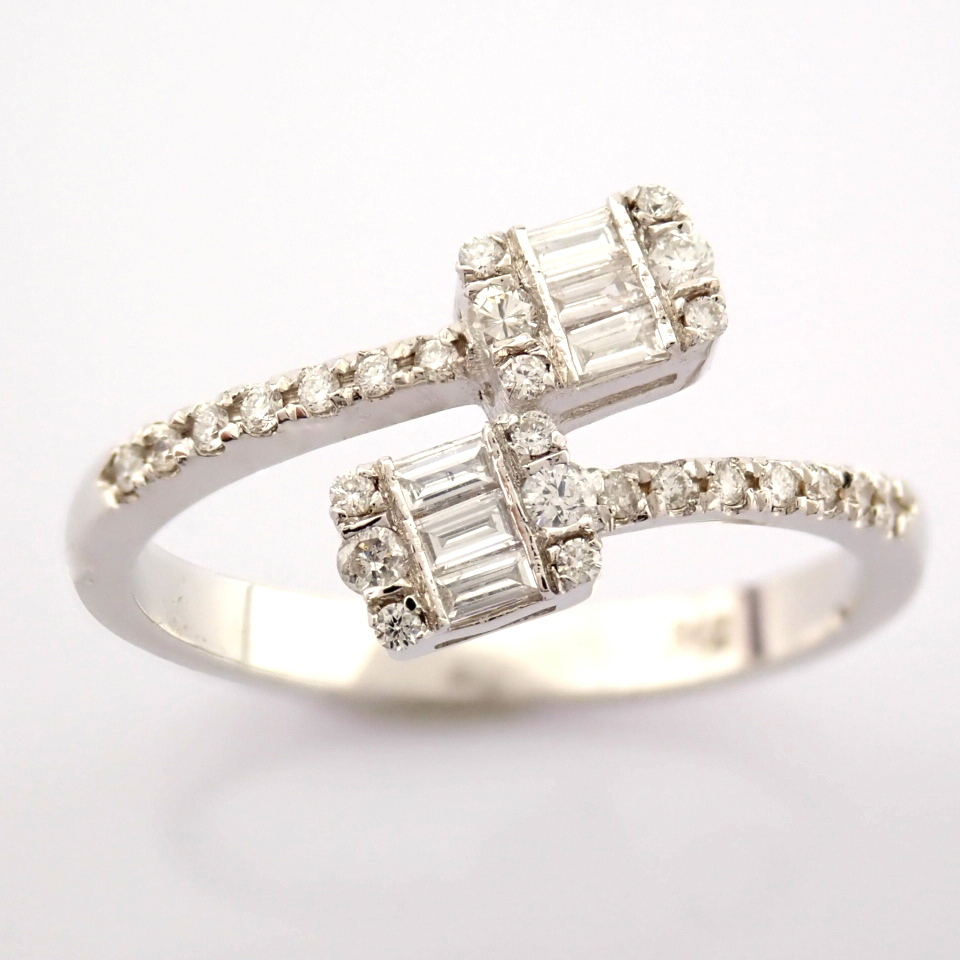 IDL Certificated 14K White Gold Baguette Diamond & Diamond Ring (Total 0.2 ct Stone) - Image 5 of 11