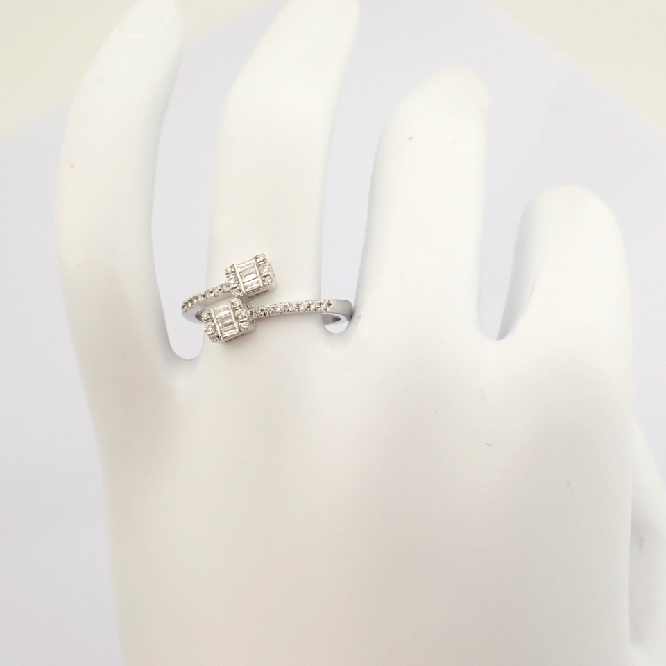 IDL Certificated 14K White Gold Baguette Diamond & Diamond Ring (Total 0.2 ct Stone) - Image 10 of 11