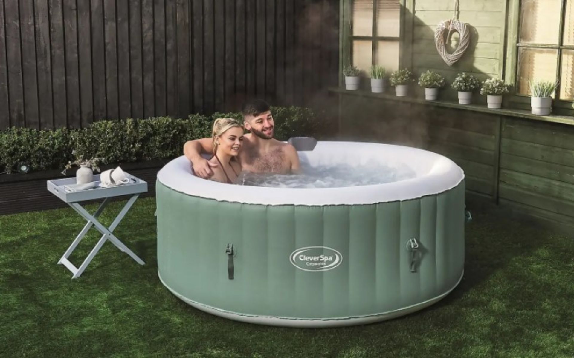 (Mz) 1x CleverSpa Cotswolds Hot Tub RRP £350. Raw Unchecked Customer Return.