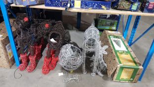 (6I) 5x Christmas Items. 2x Rattan Rudolph LED Outdoor. 1x Reindeer LED Outdoor. 1x Snowman LED Out