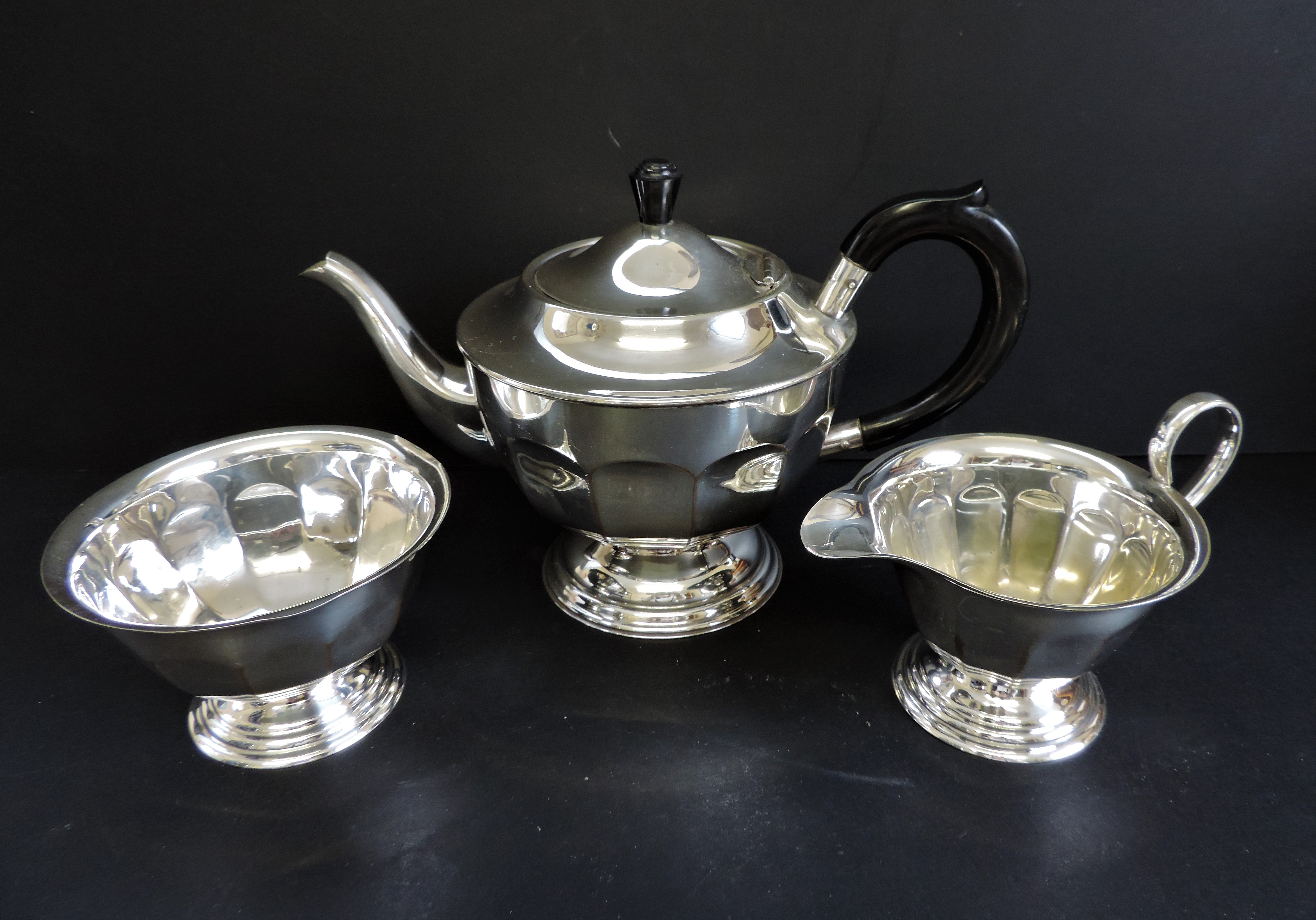 Antique Silver Plate 3 Piece Batchelors Tea Set - Image 2 of 5