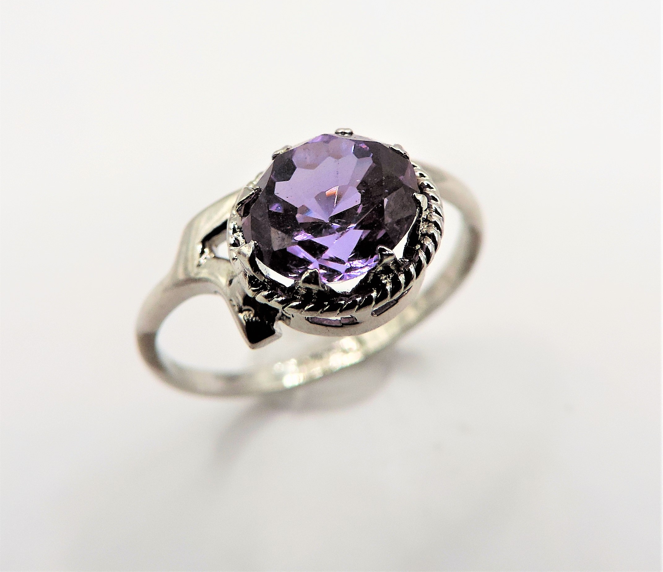 Sterling Silver 1.5ct Mystic Topaz Ring - Image 2 of 2