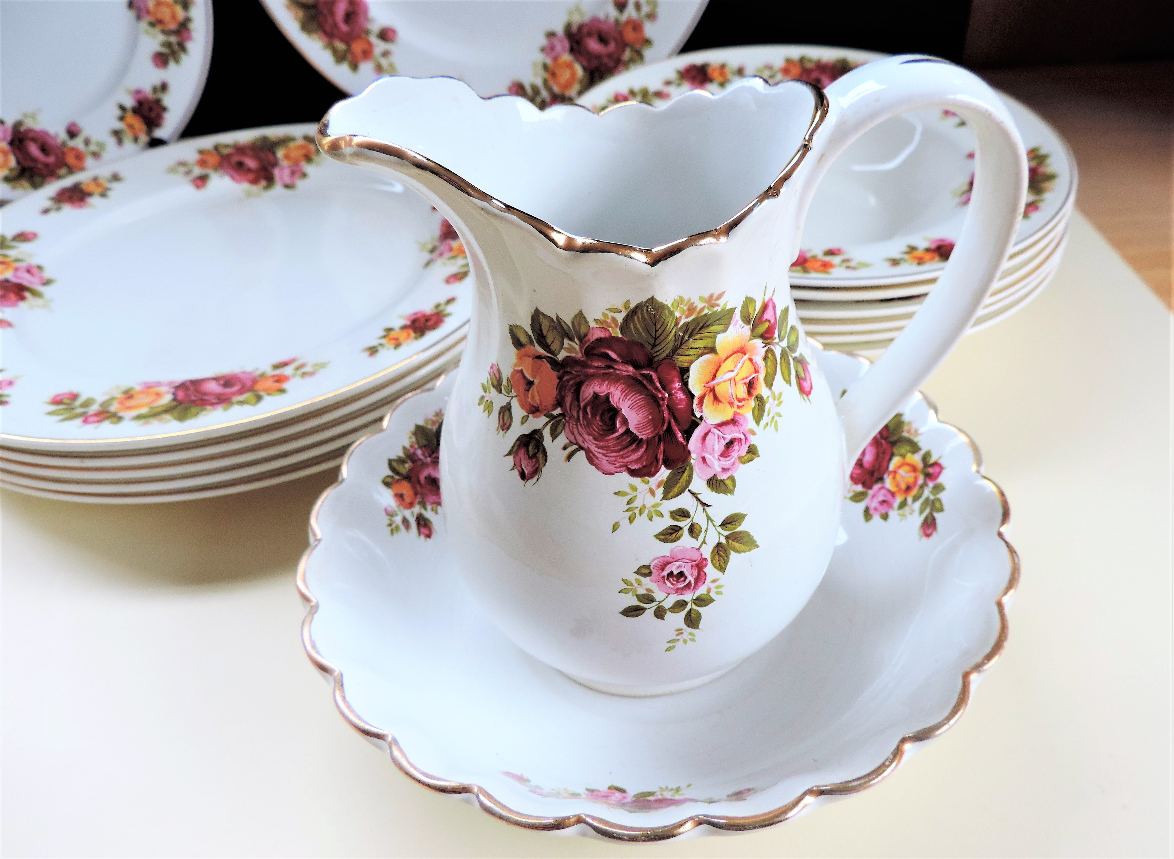 English Bone China 22 Piece Dinner Serivce - Image 4 of 8