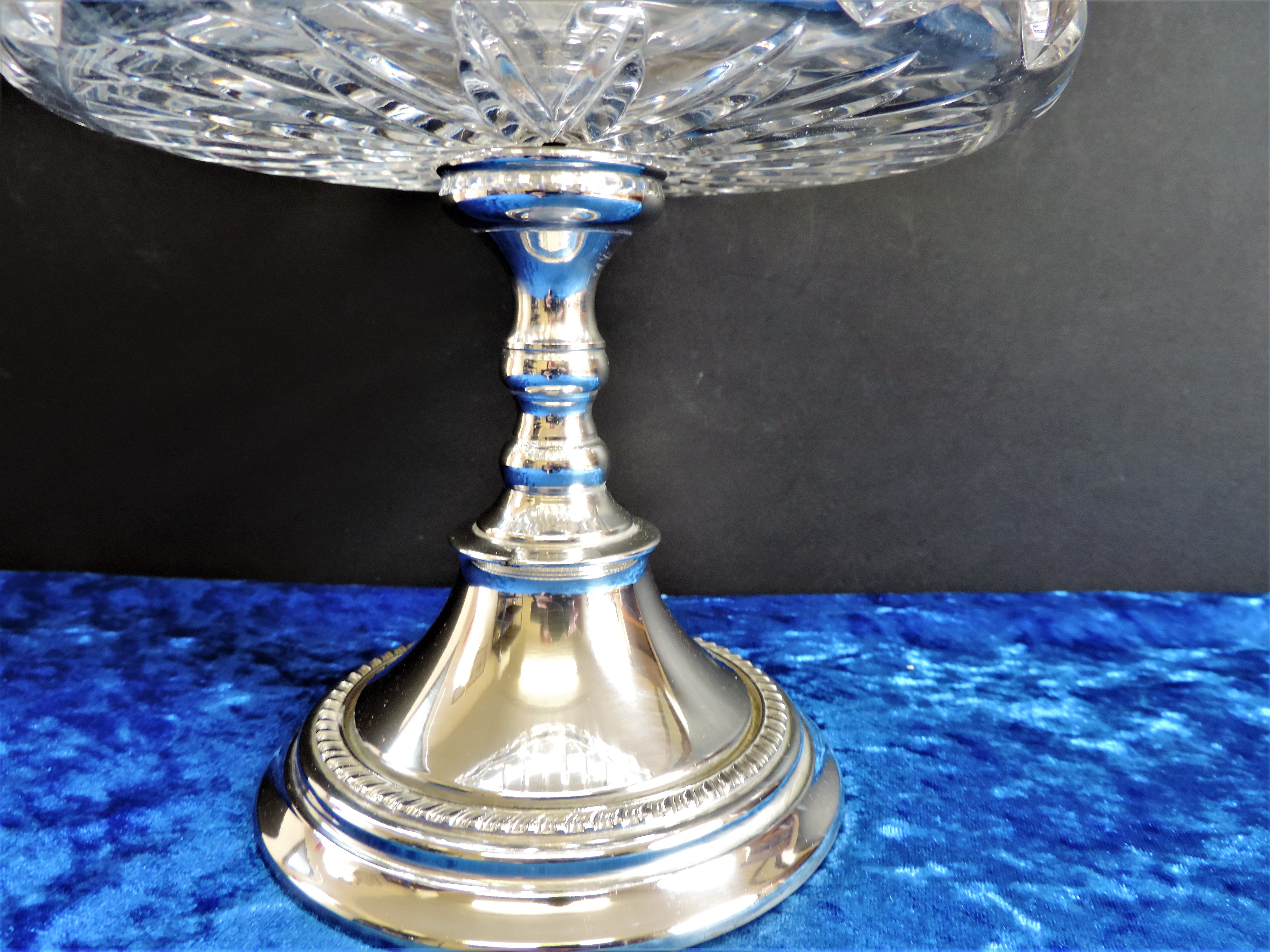 Vintage Elkington Silver Plate and Cut Crystal Table Centrepiece - Image 6 of 6