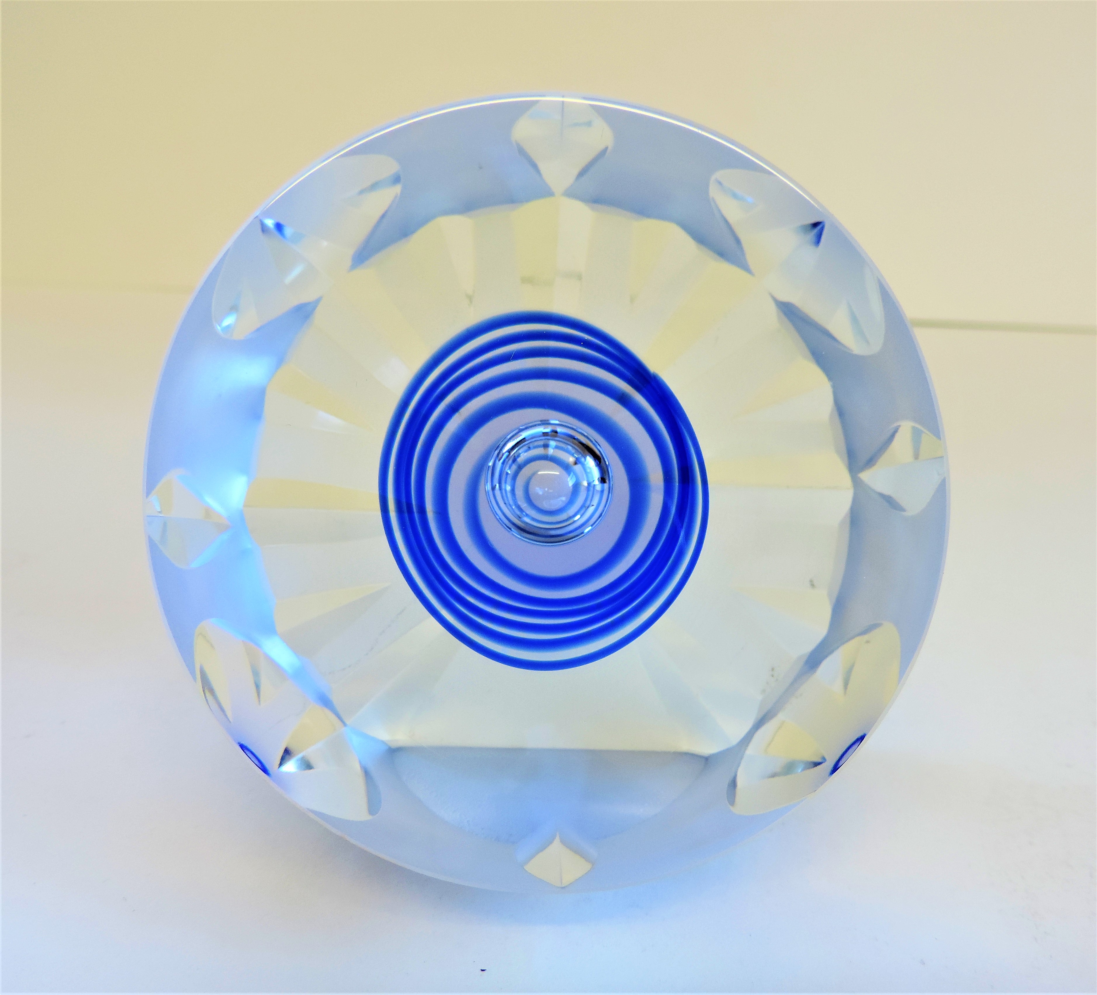 Art Glass Paperweight - Image 2 of 3