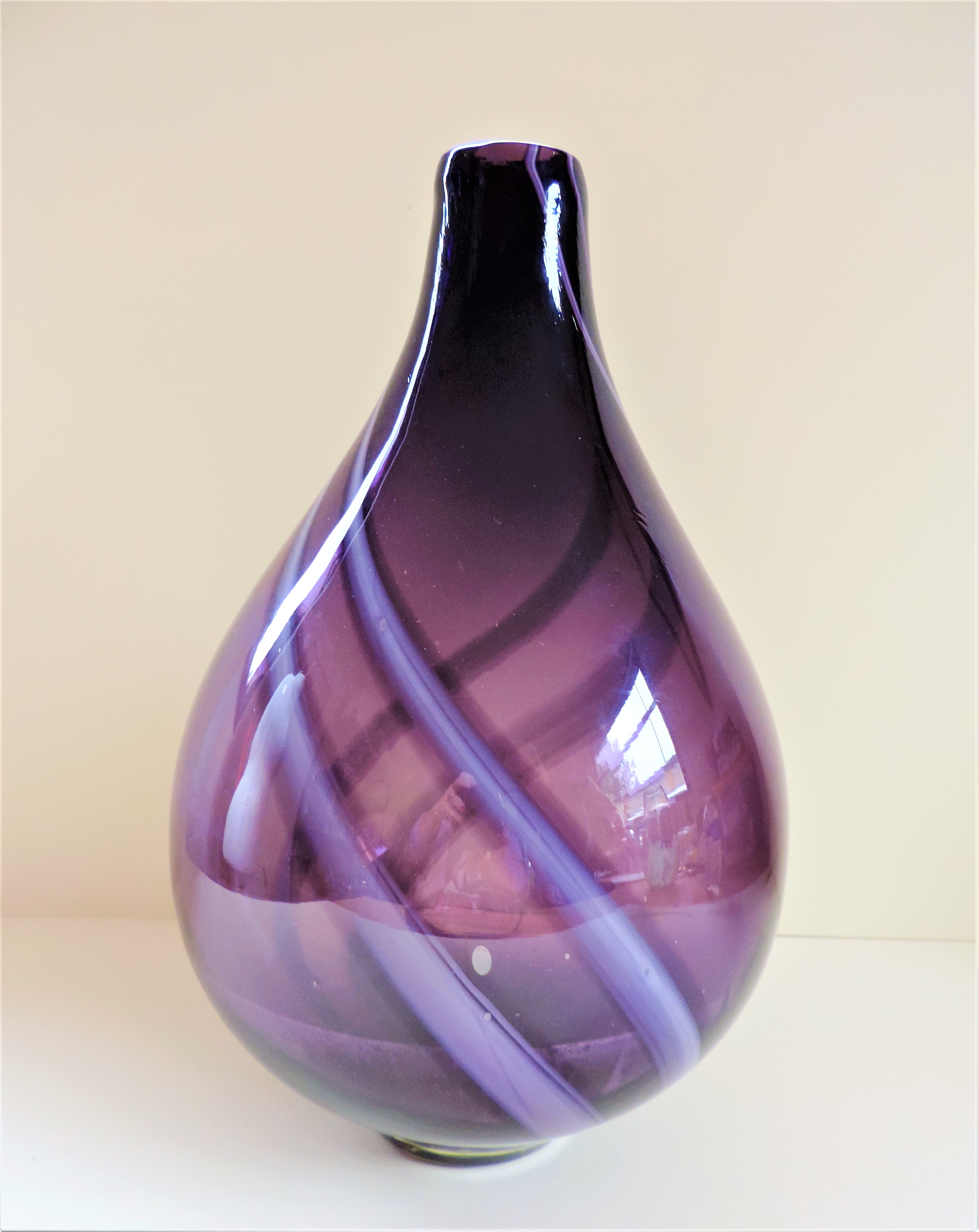 Large Purple Art Glass Vase 26cm High - Image 3 of 7