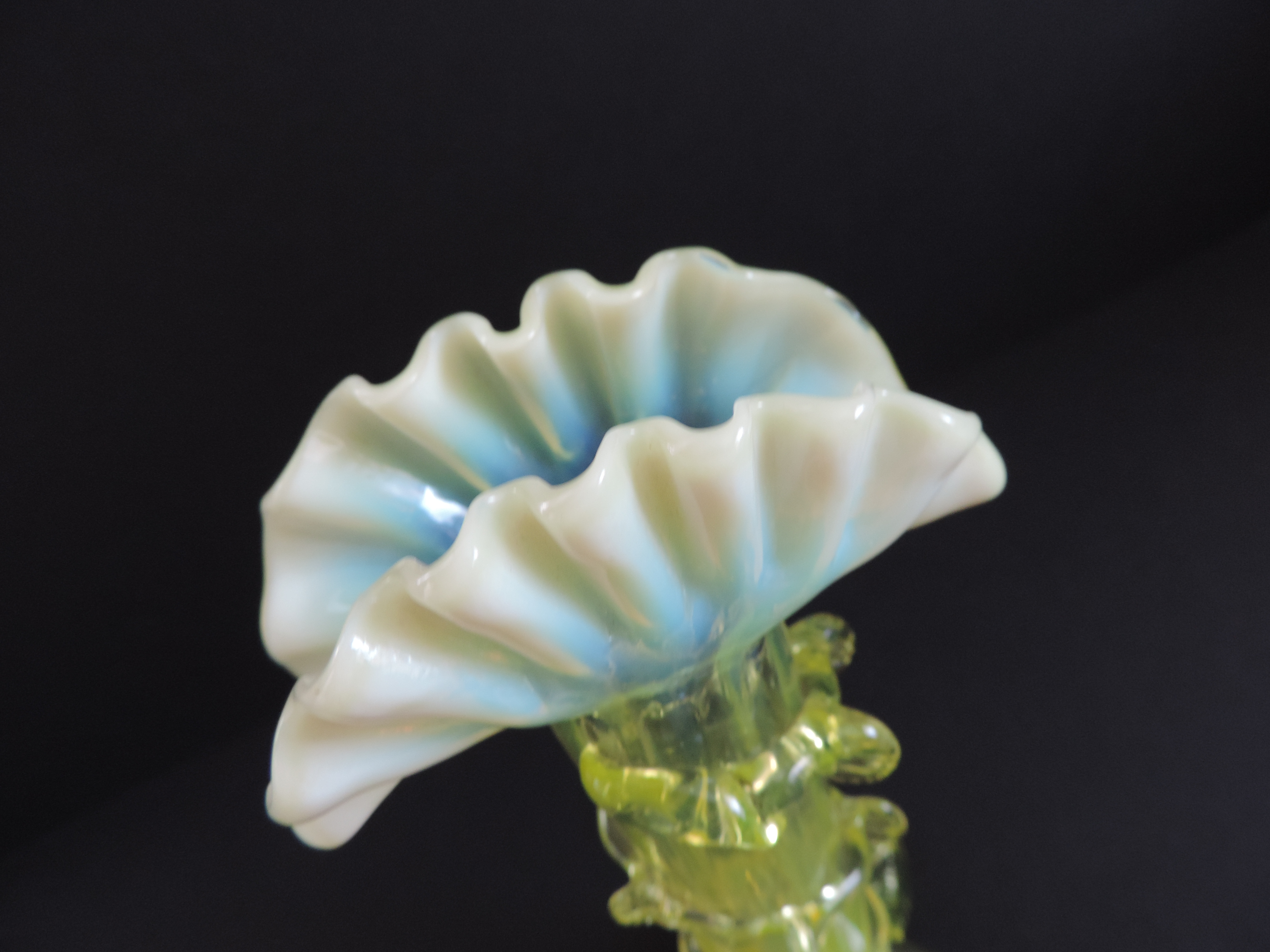 Vintage Art Glass Lemon Vase - Image 2 of 4