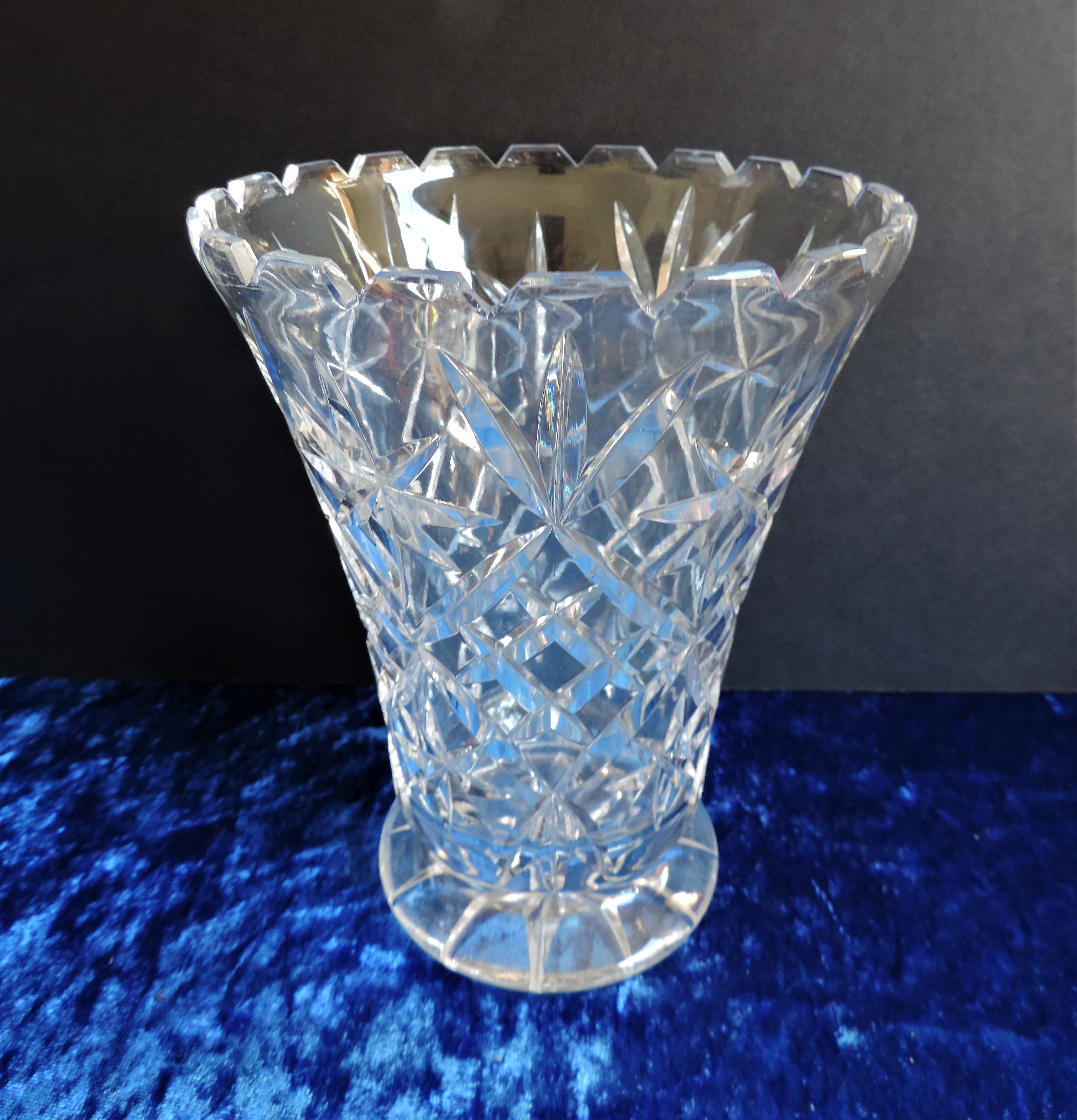 Vintage Cut Crystal Vase 18cm Tall - Image 3 of 4