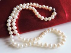 Cultured Pearl Necklace New with Gift Pouch