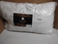 D & G The Duck And Goose Co Premium Pillow. RRP £35.99 - Grade U