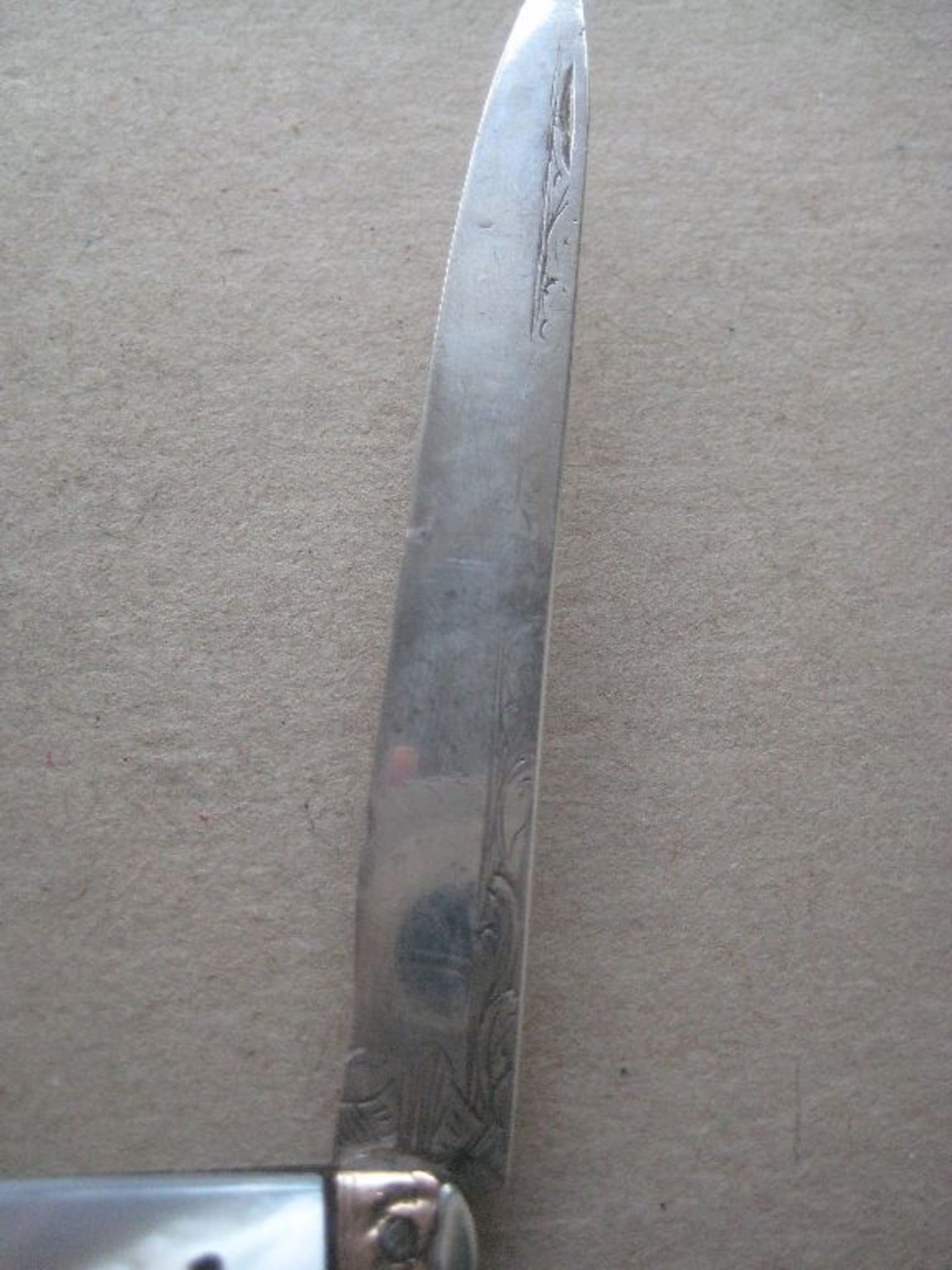 French Gold Mounted Mother of Pearl Hafted Twin Silver Bladed Fruit Knife, c1730 - Image 12 of 12