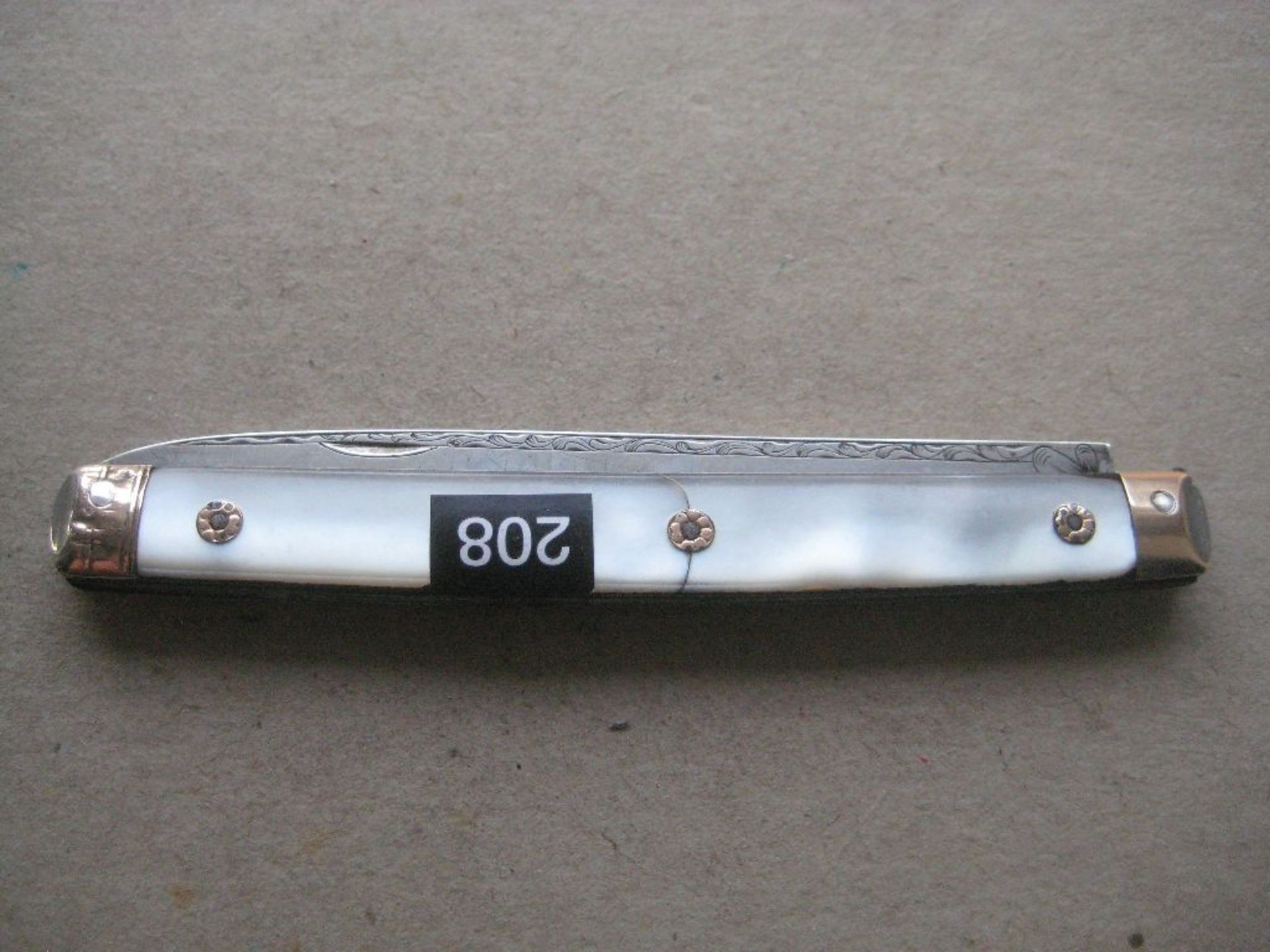 French Gold Mounted Mother of Pearl Hafted Twin Silver Bladed Fruit Knife, c1730 - Image 9 of 12