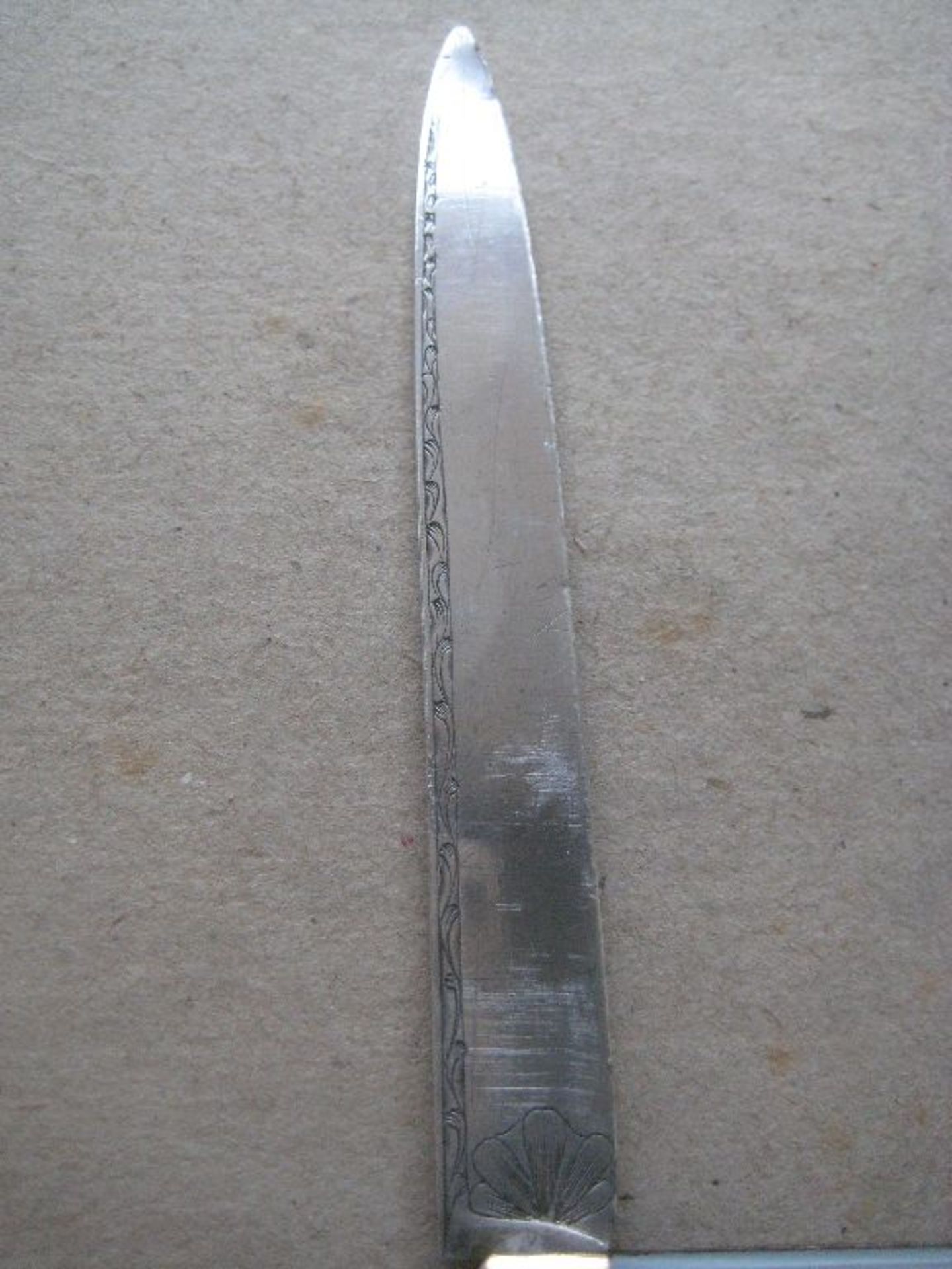 French Gold Mounted Mother of Pearl Hafted Twin Silver Bladed Fruit Knife, c1730 - Image 4 of 12