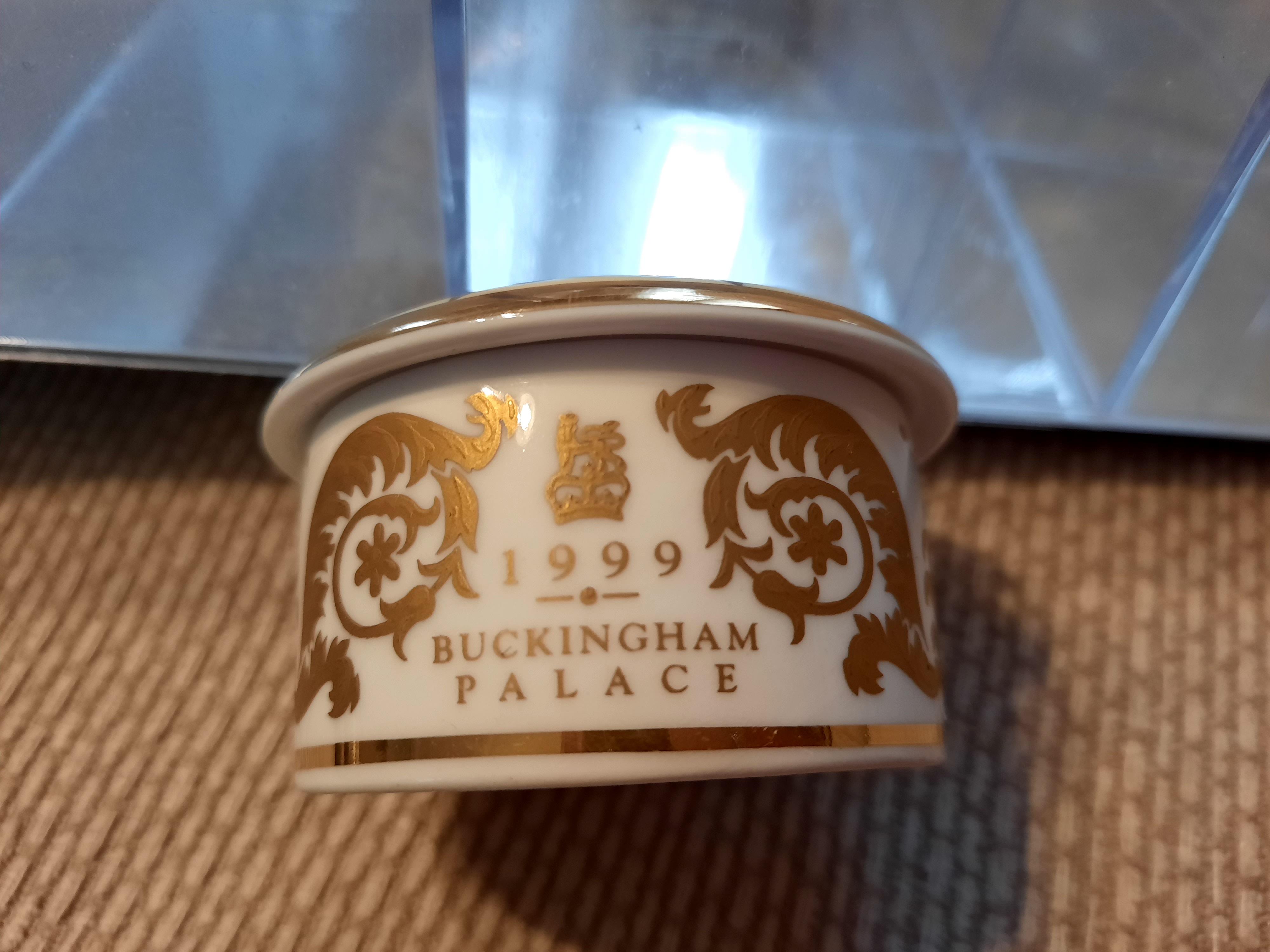 Collectible Buckingham Palace Pill/Trinket Box - Image 2 of 2