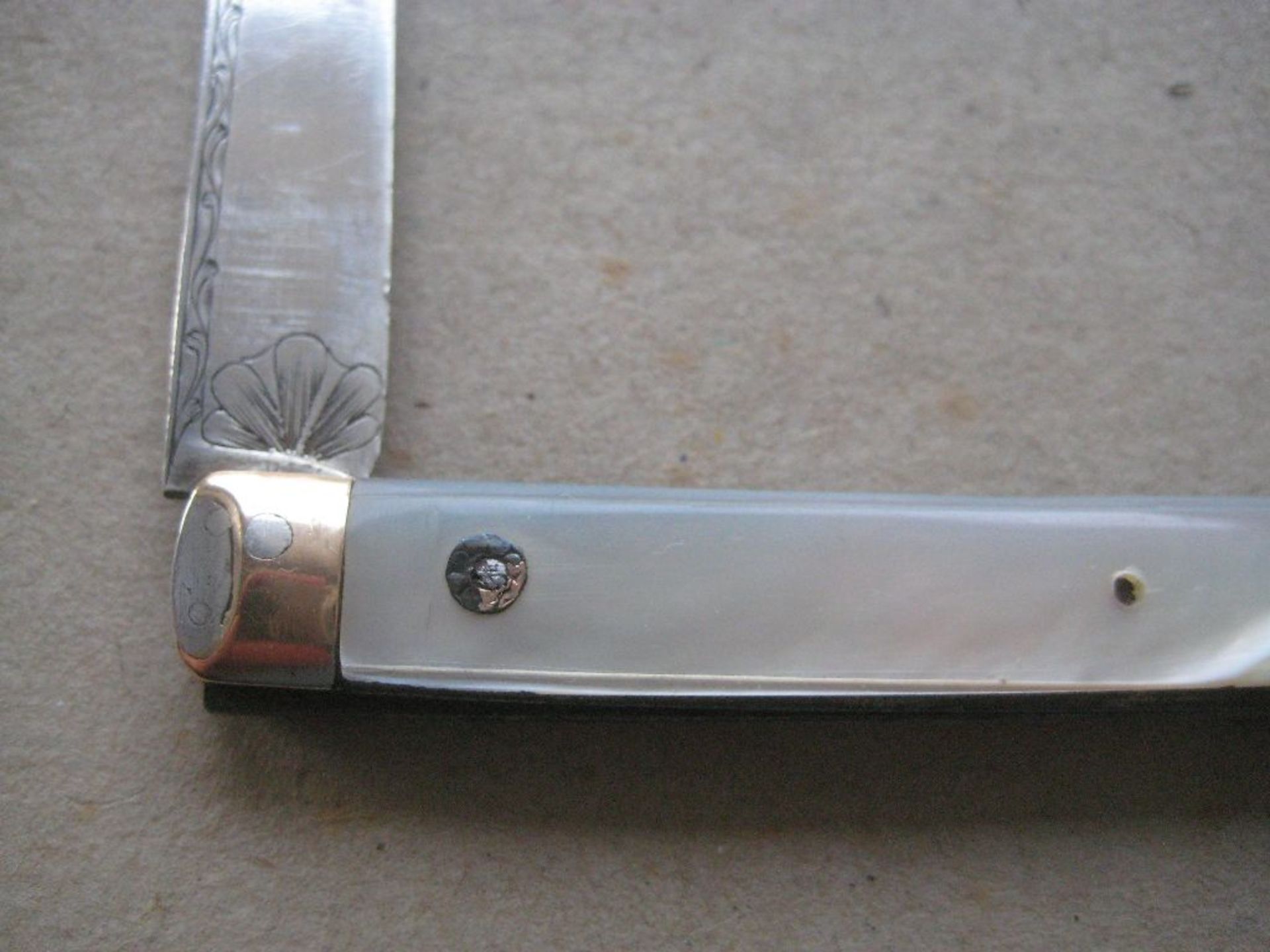 French Gold Mounted Mother of Pearl Hafted Twin Silver Bladed Fruit Knife, c1730 - Image 11 of 12