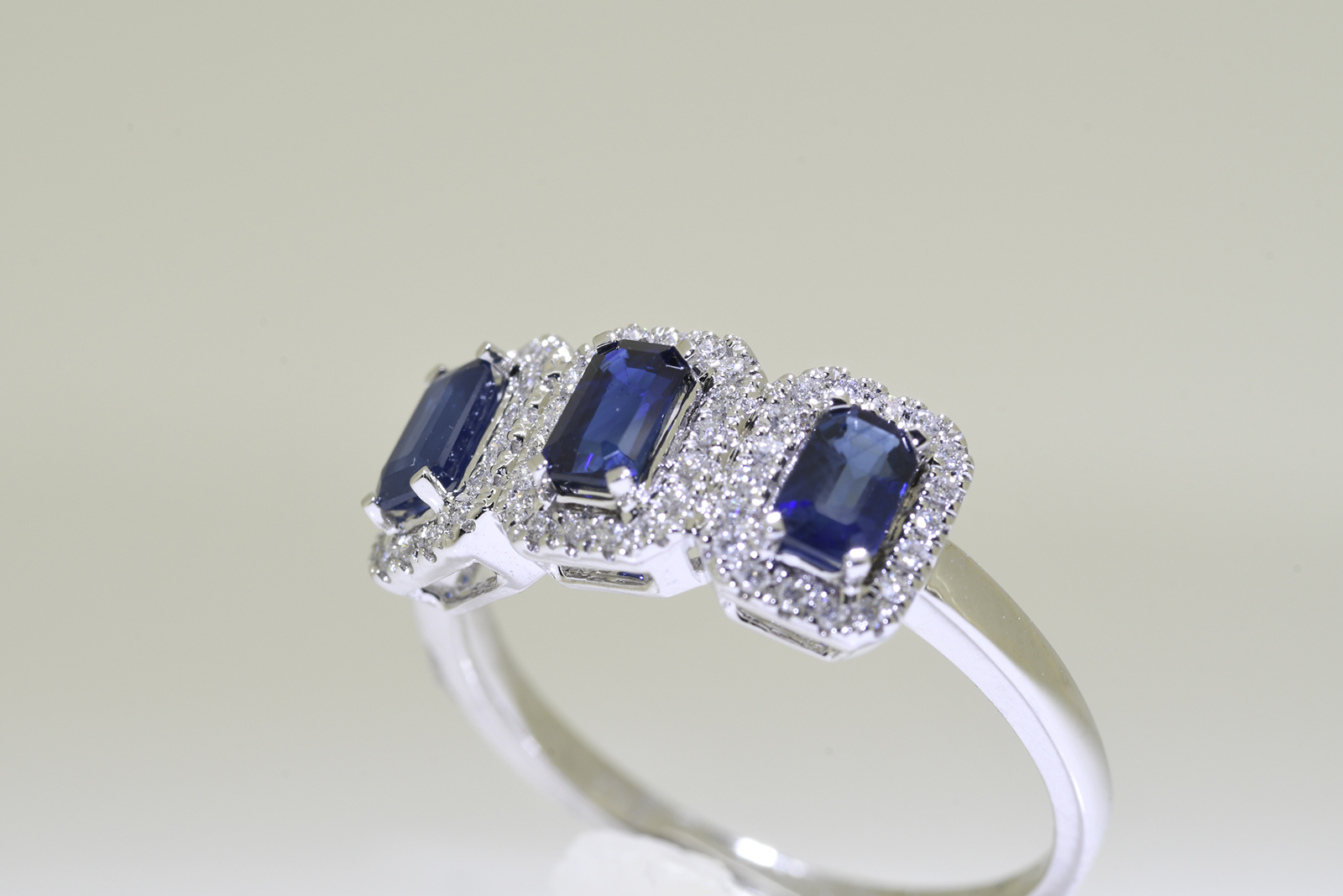 Blue Sapphire & diamond ring - Image 3 of 3
