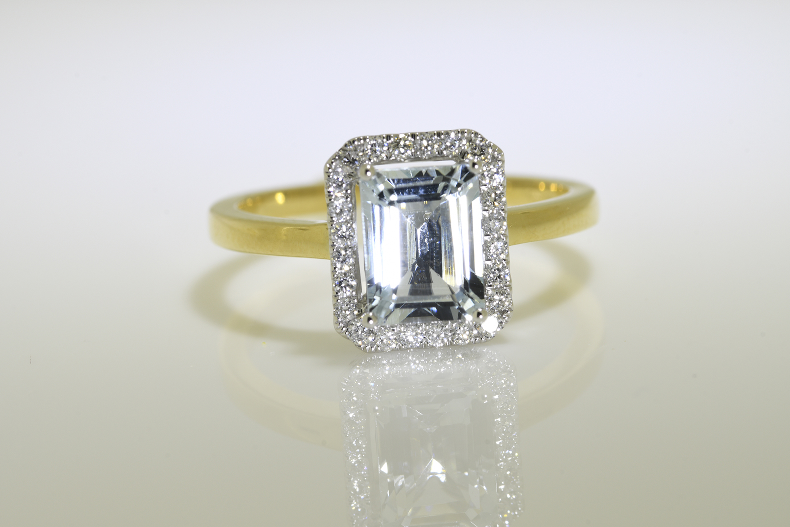 Aquamarine & diamond ring - Image 2 of 3