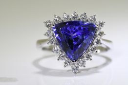 Tanzanite & Diamond Ring