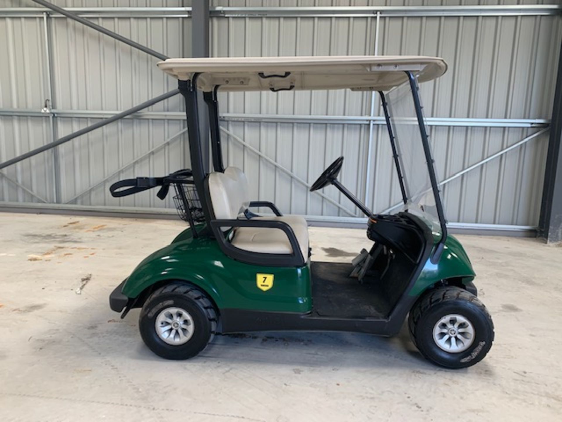 Yamaha G29E Electric Golf Buggy.