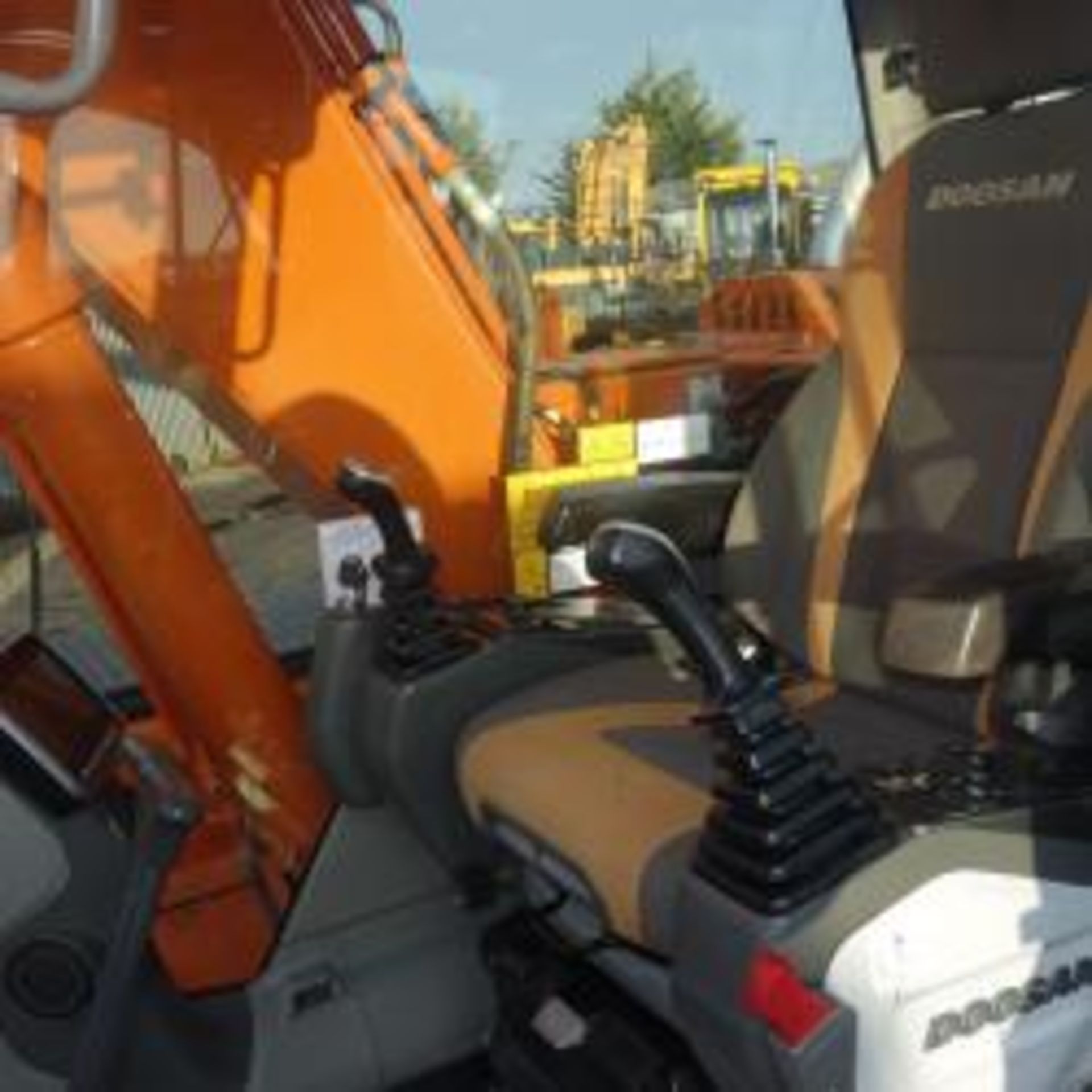 2014 Doosan DX140LC-3 Digger - Image 6 of 14