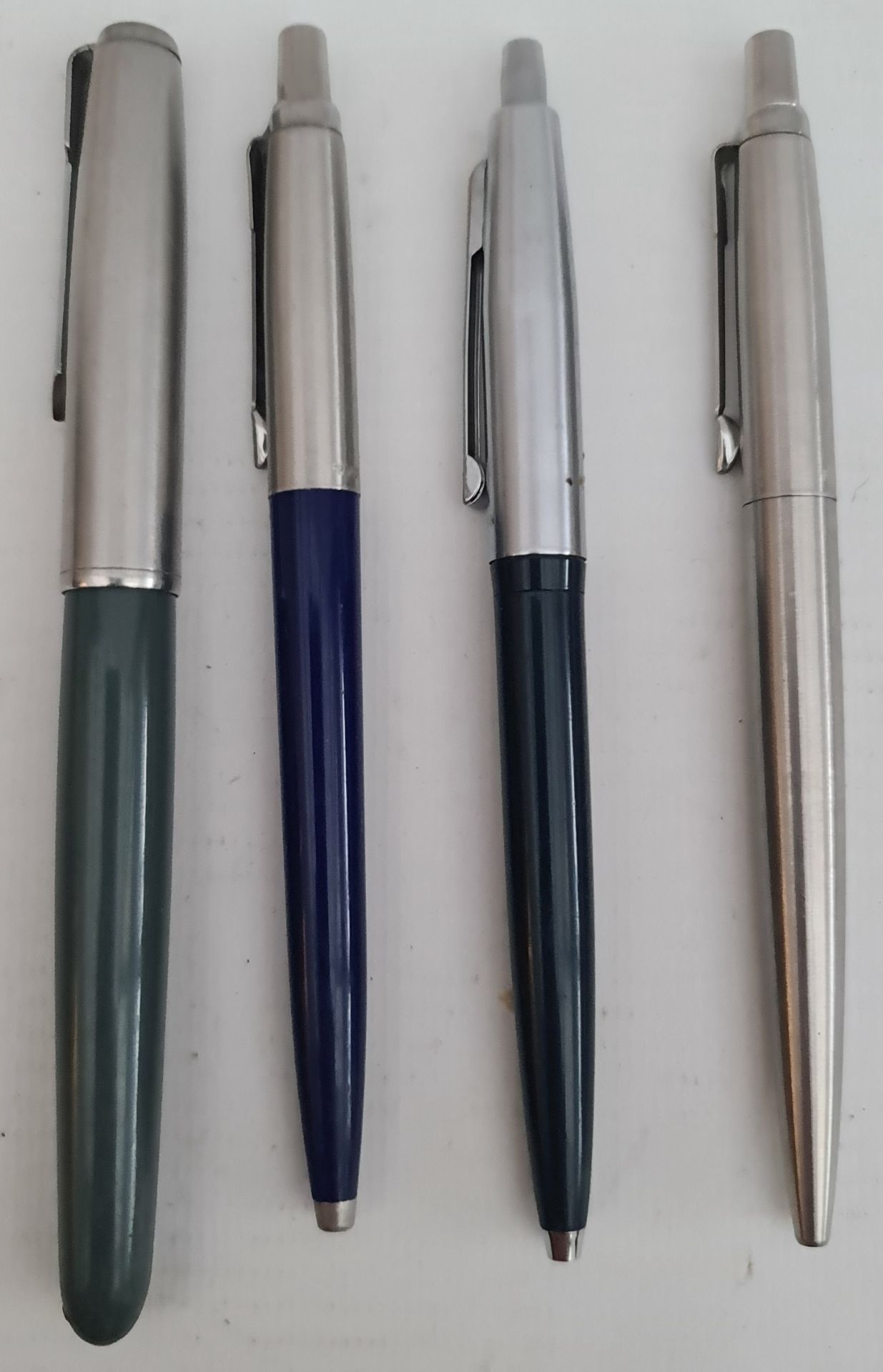 Vintage Parker Fountain Pen (similar to a 51) and 3 Parker Ball Point Pens Vintage Parker Fountain