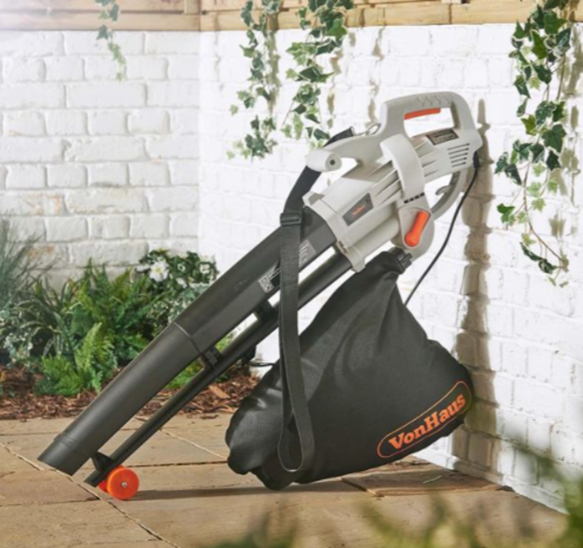 3 IN 1 LEAF BLOWER: RRP VALUE OF £40