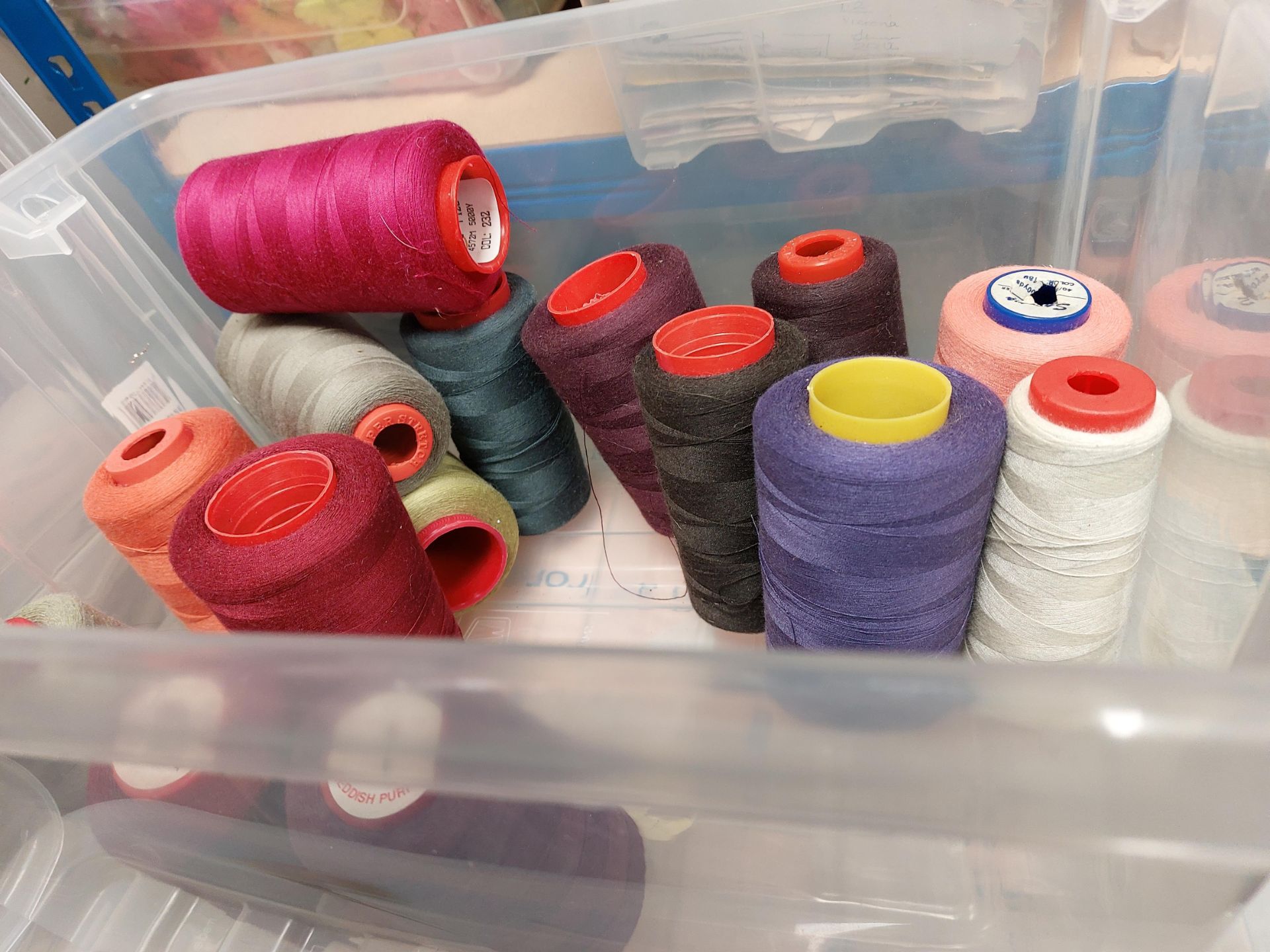Box of large reels of sewing cotton. Mixed cours - Image 5 of 7