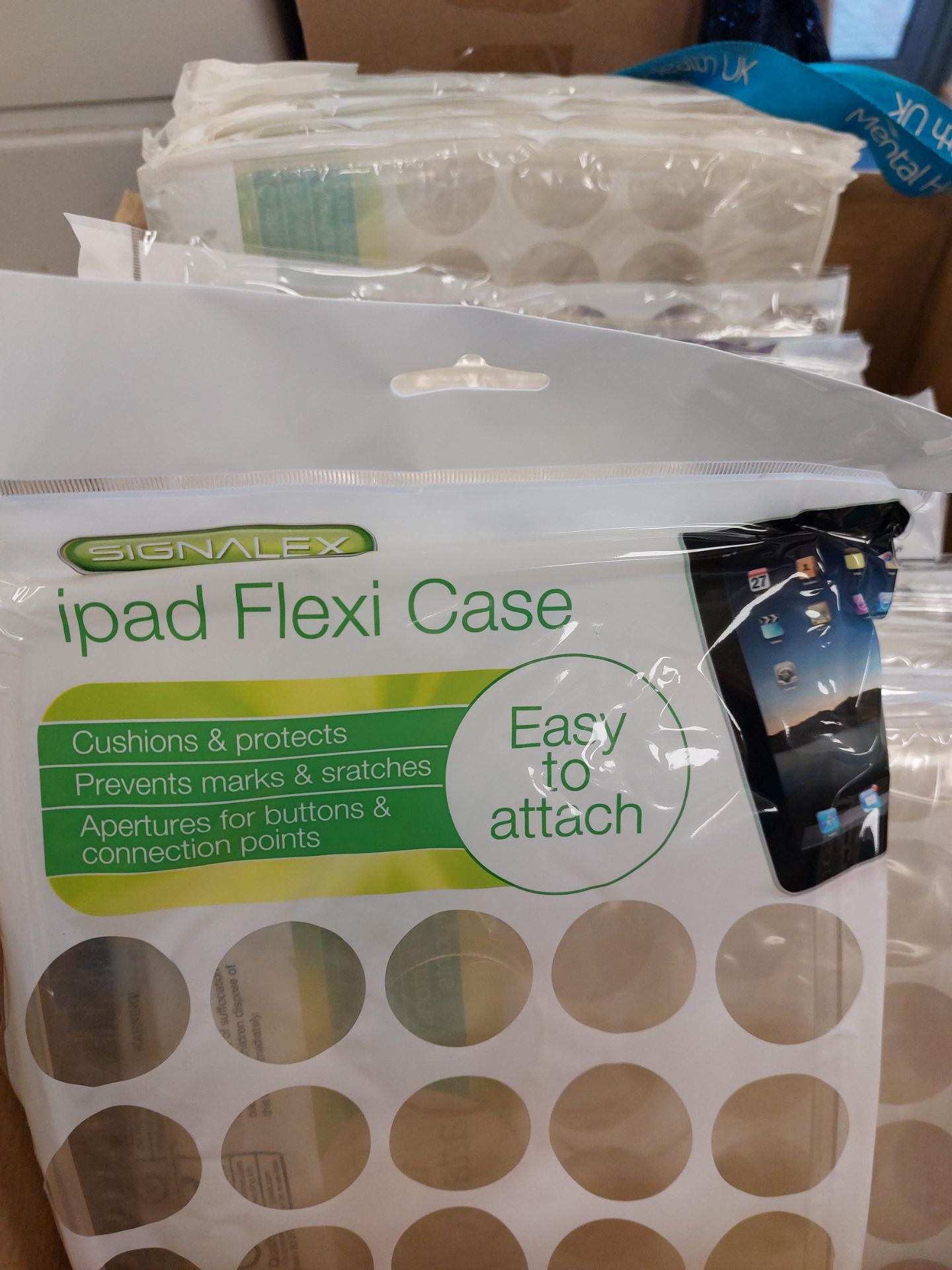 I pad flexible covers clear. Box of 30 - Image 2 of 8
