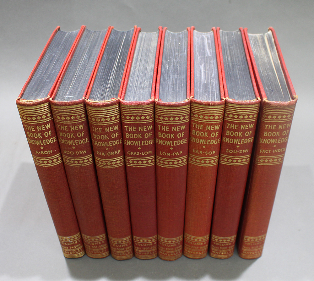 The New Book of Knowledge Waverley 8 Volumes - Image 2 of 7