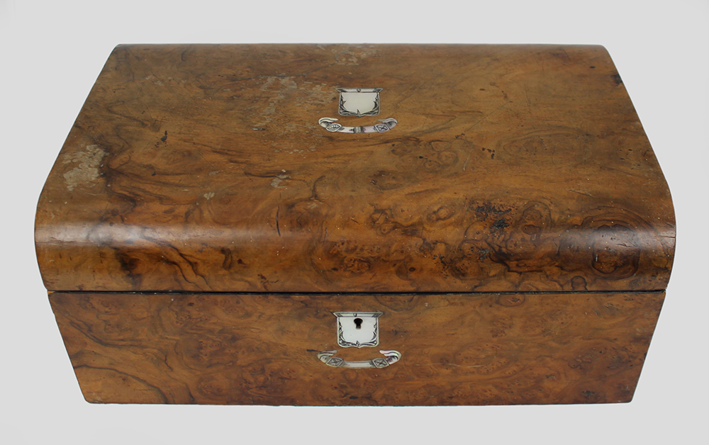 Victorian Walnut Writing Box with Mother of Pearl Crested Decoration - Image 2 of 8