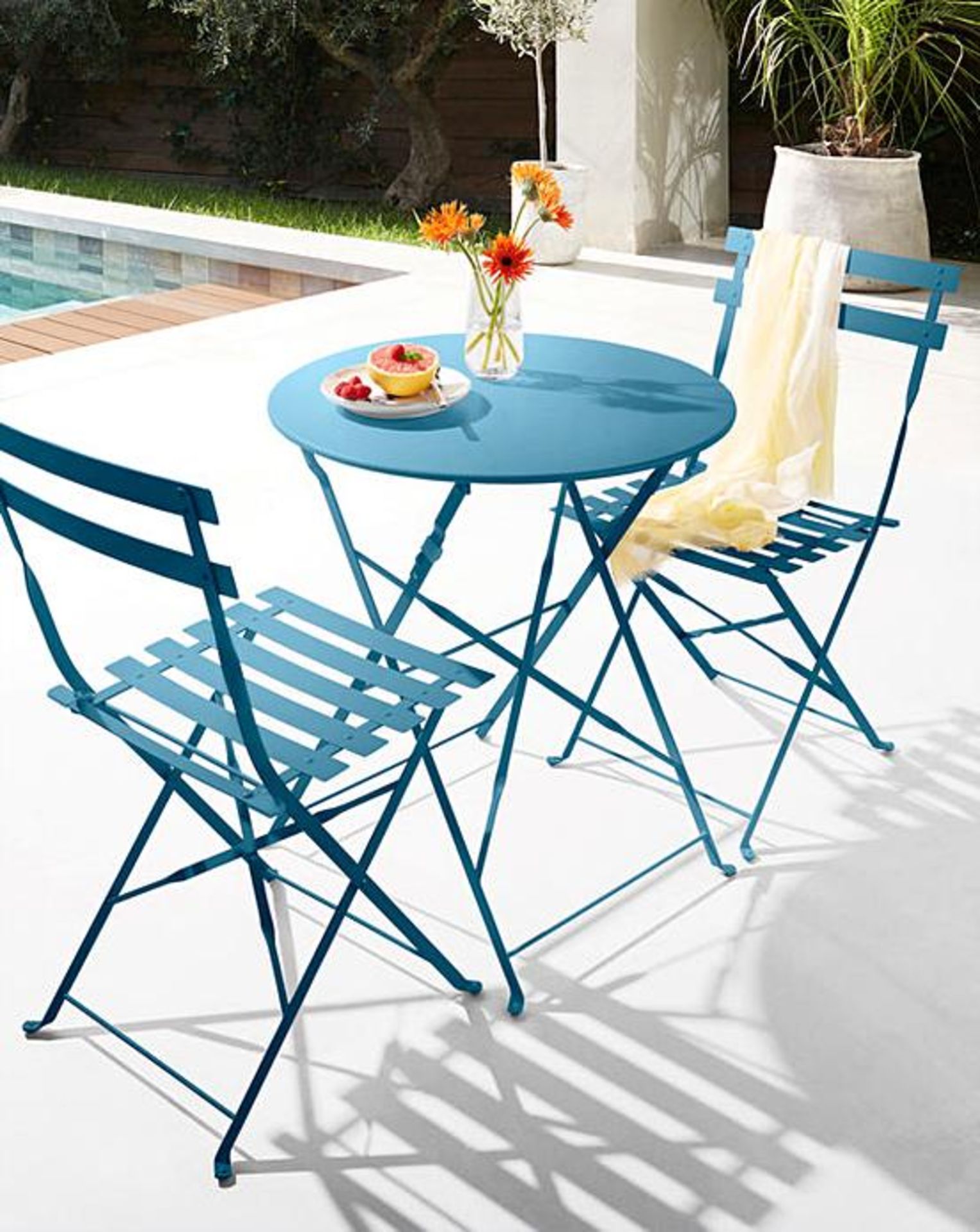 (5J) Lot RRP £193. 2x Items. 1x Moroccan Blue Palma Bistro (OS322SD) Table: Dia 60 x H 71cm / Ch - Image 2 of 6
