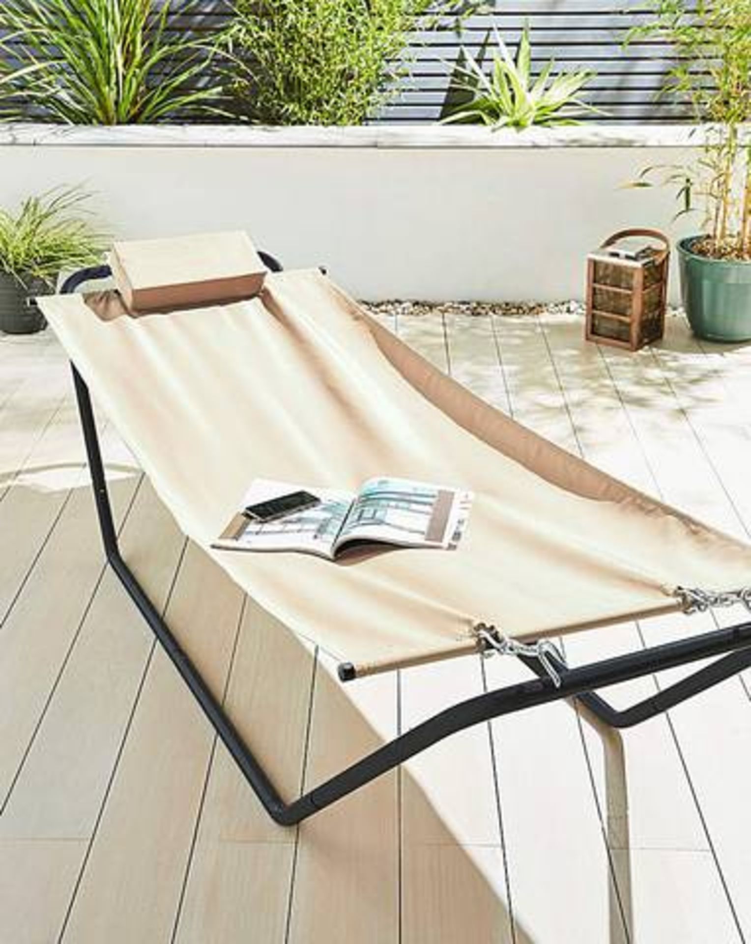 (2I) Lot RRP £188. 2x Items. 1x Dream Sunlounger (ZM4031/01) RRP £94. 1x Helsinki Hammock Natural ( - Image 2 of 3