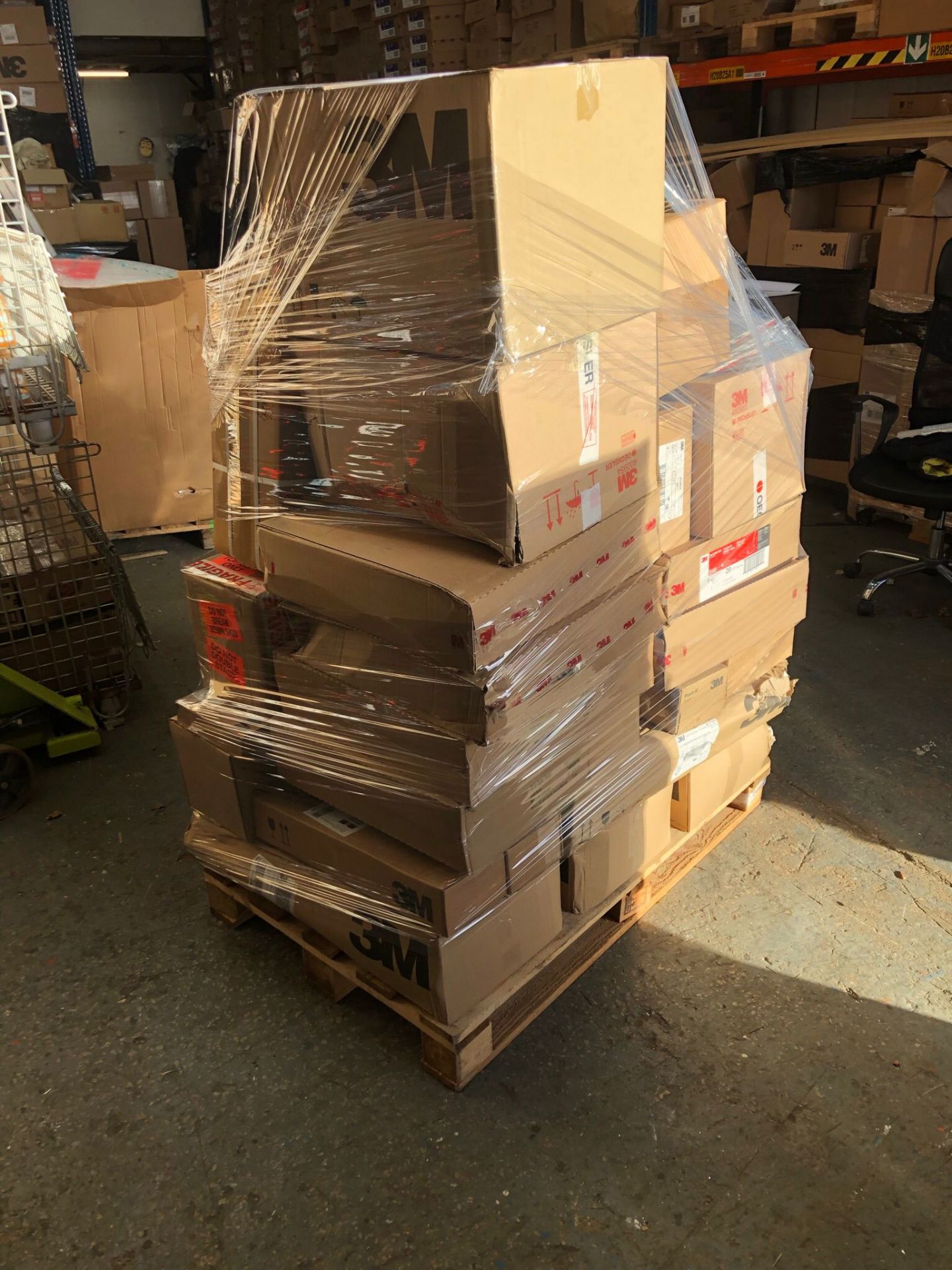 Mixed Pallet of 3M Branded New Stock, Tapes, Industrial. DIY, Post-It, Medical... - Image 3 of 3