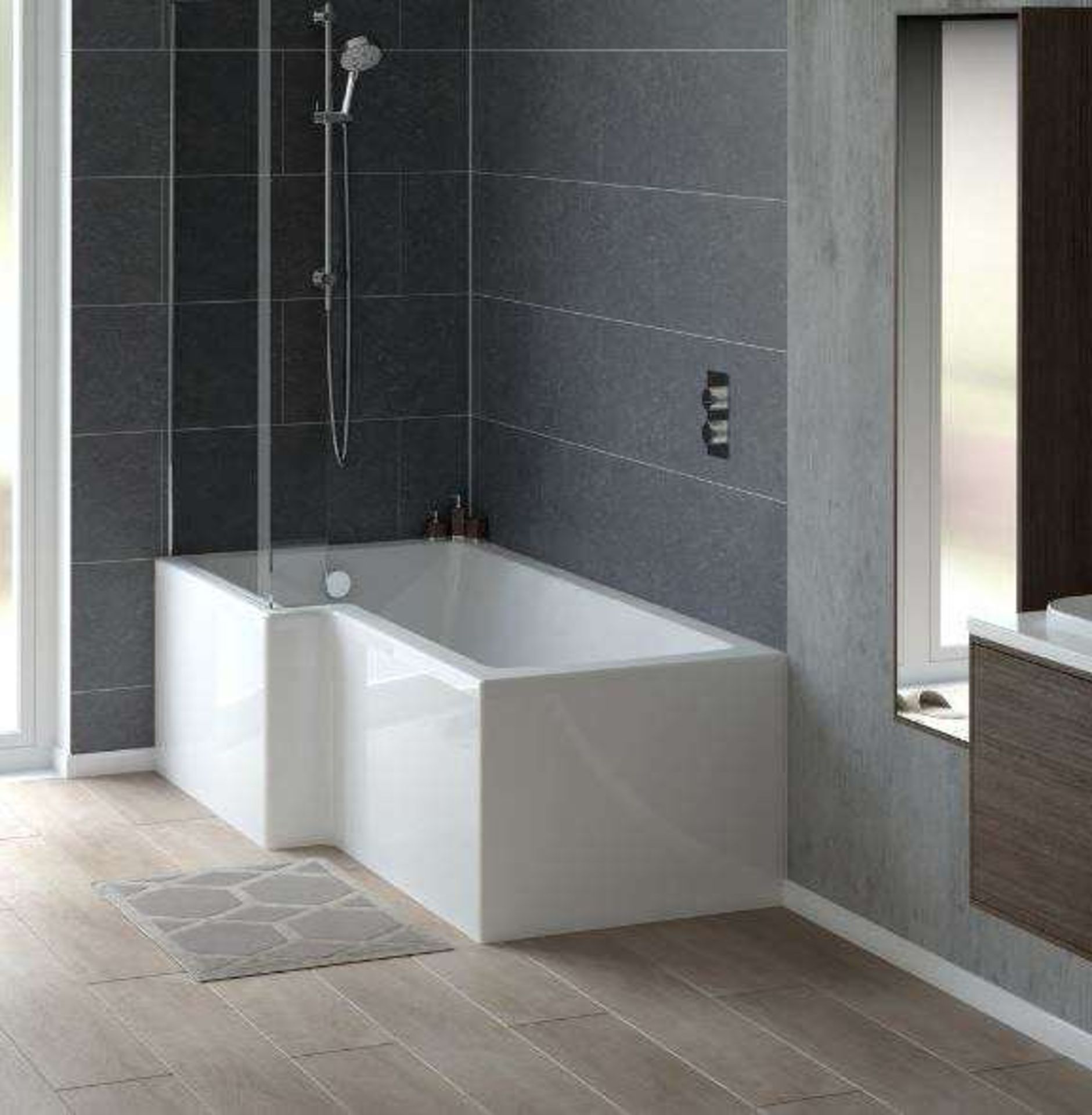 RRP £495. 1500mm L shower Bath With Front Panel (Panel Requires Cutting To Size). Appears New & Unu