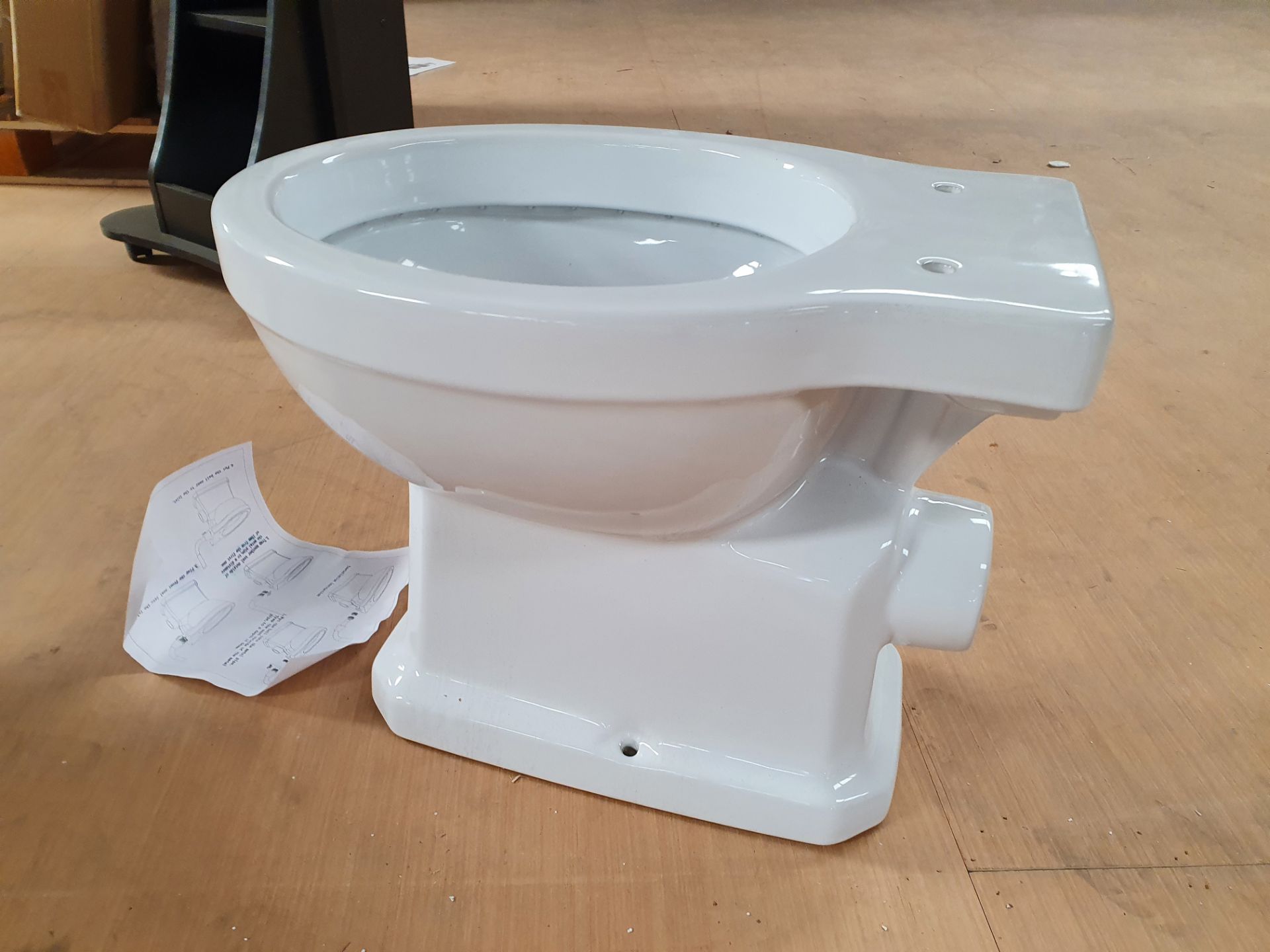 RRP £300. Whitechapel White Low Level Toilet with Soft Close Toilet Seat. Includes Pan, Low Level C - Image 7 of 13