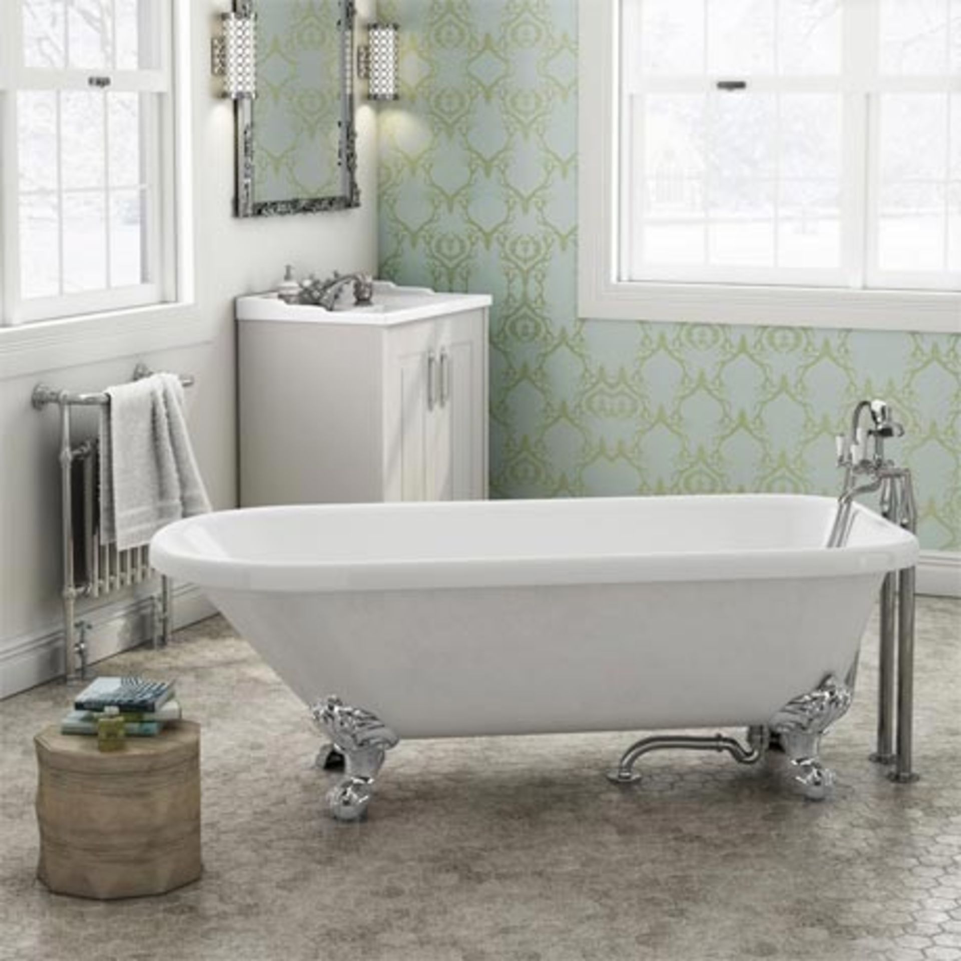 RRP £425. 1700 x 750mm Large Single Ended Roll Top Bath. Appears New Unused. No Feet