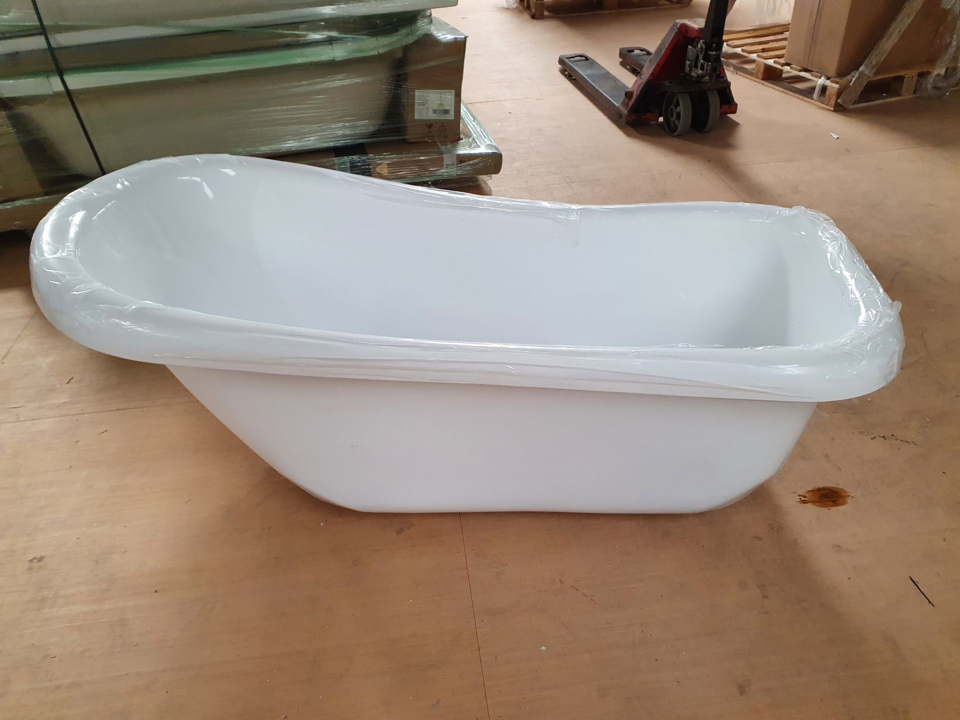 RRP £499. The Bath Co. Traditional single ended slipper bath. 1500 x 750mm. Appears Brand New With - Image 4 of 11