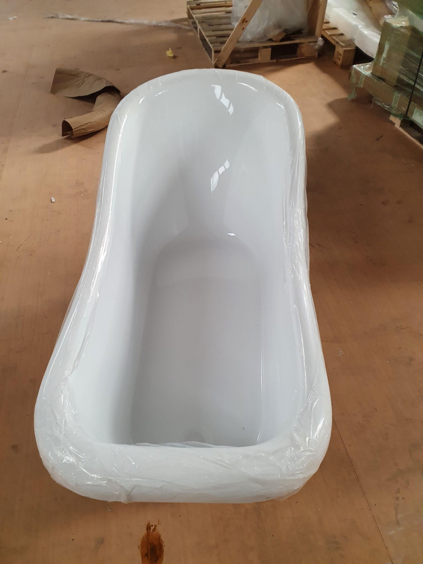 RRP £499. The Bath Co. Traditional single ended slipper bath. 1500 x 750mm. Appears Brand New With - Image 7 of 11