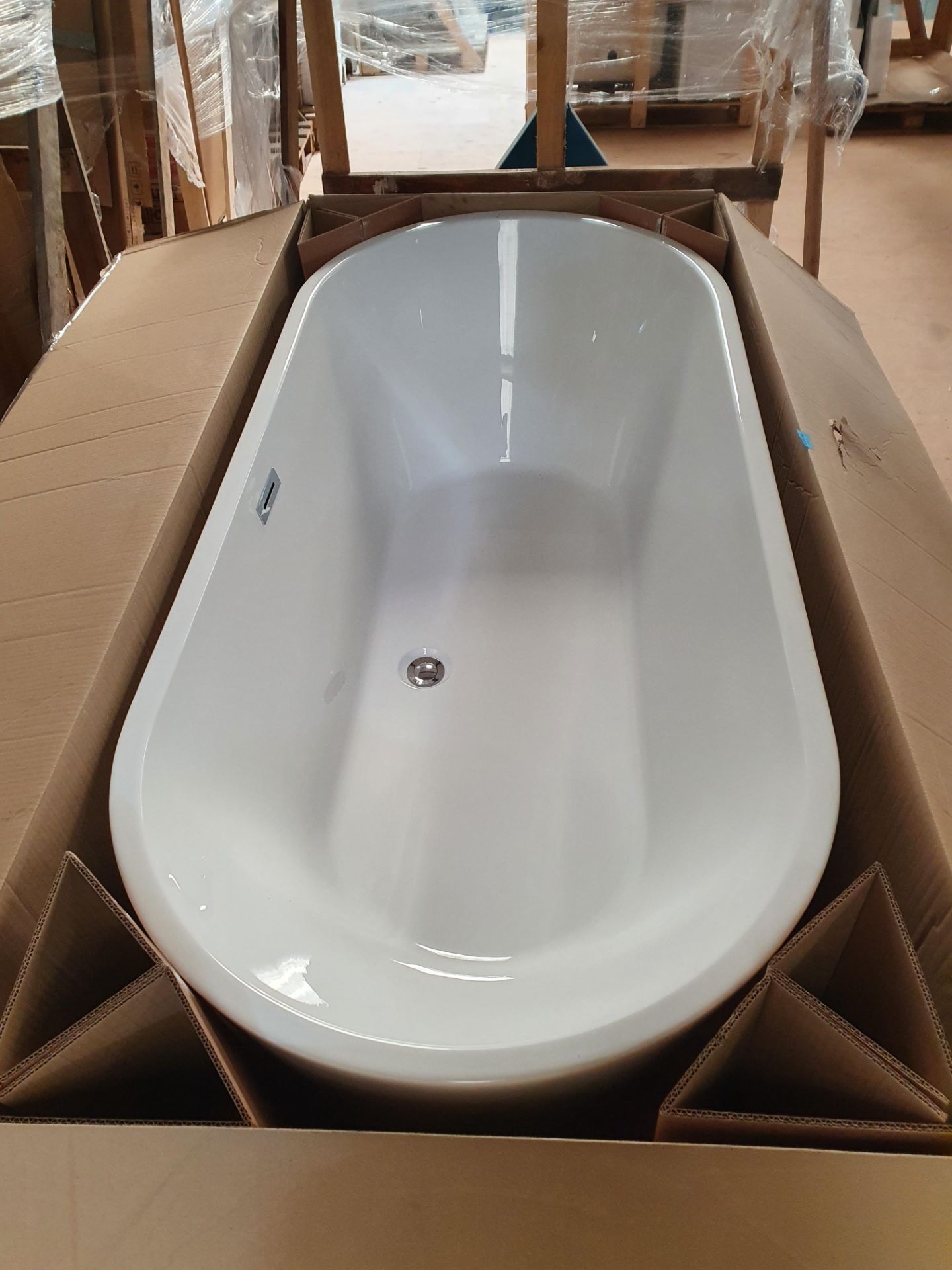 RRP £725. Mode Heath freestanding bath 1700 x 806. Appears New unused. No damage Seen - Image 5 of 6