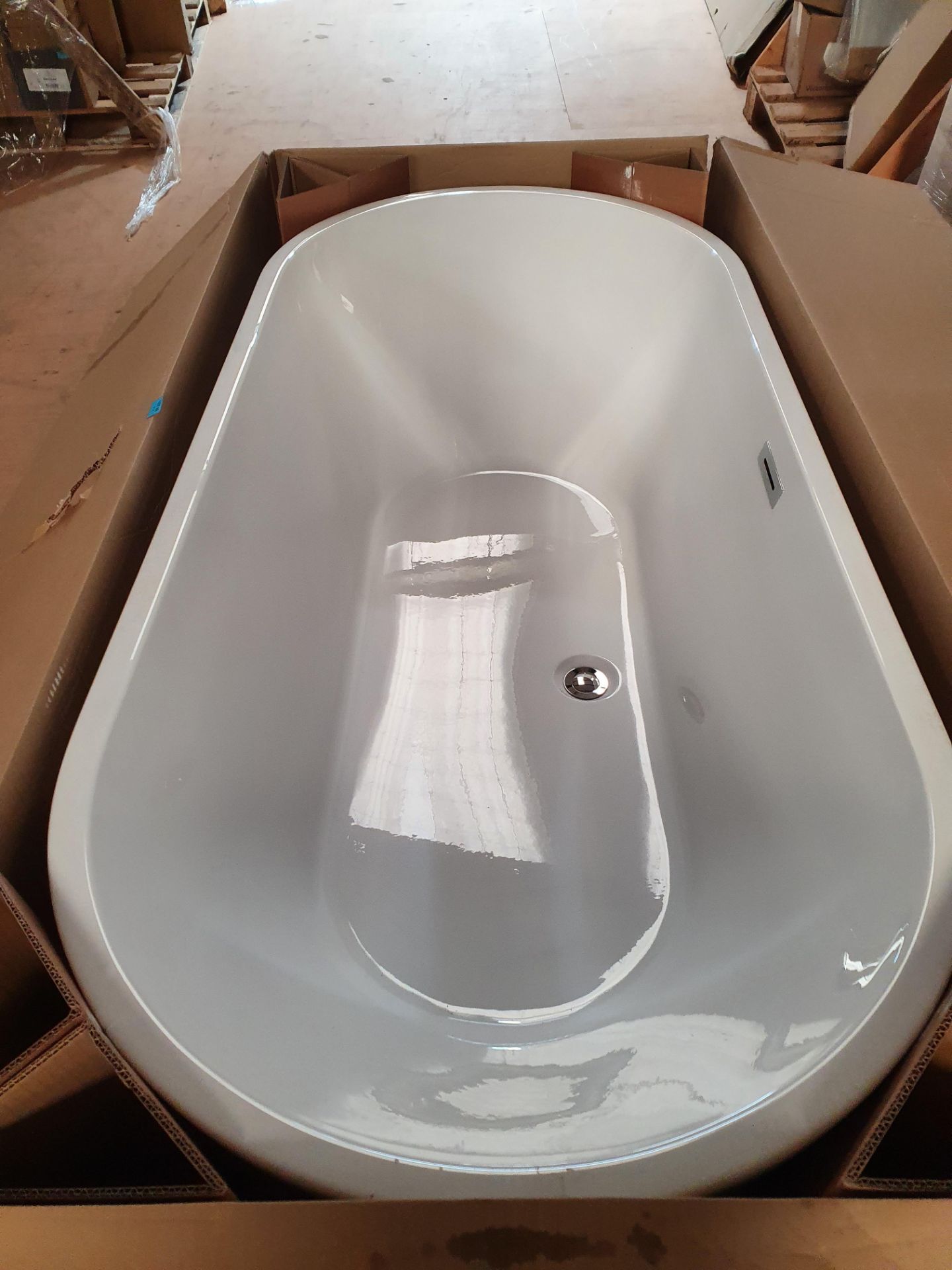 RRP £725. Mode Heath freestanding bath 1700 x 806. Appears New unused. No damage Seen - Image 6 of 6