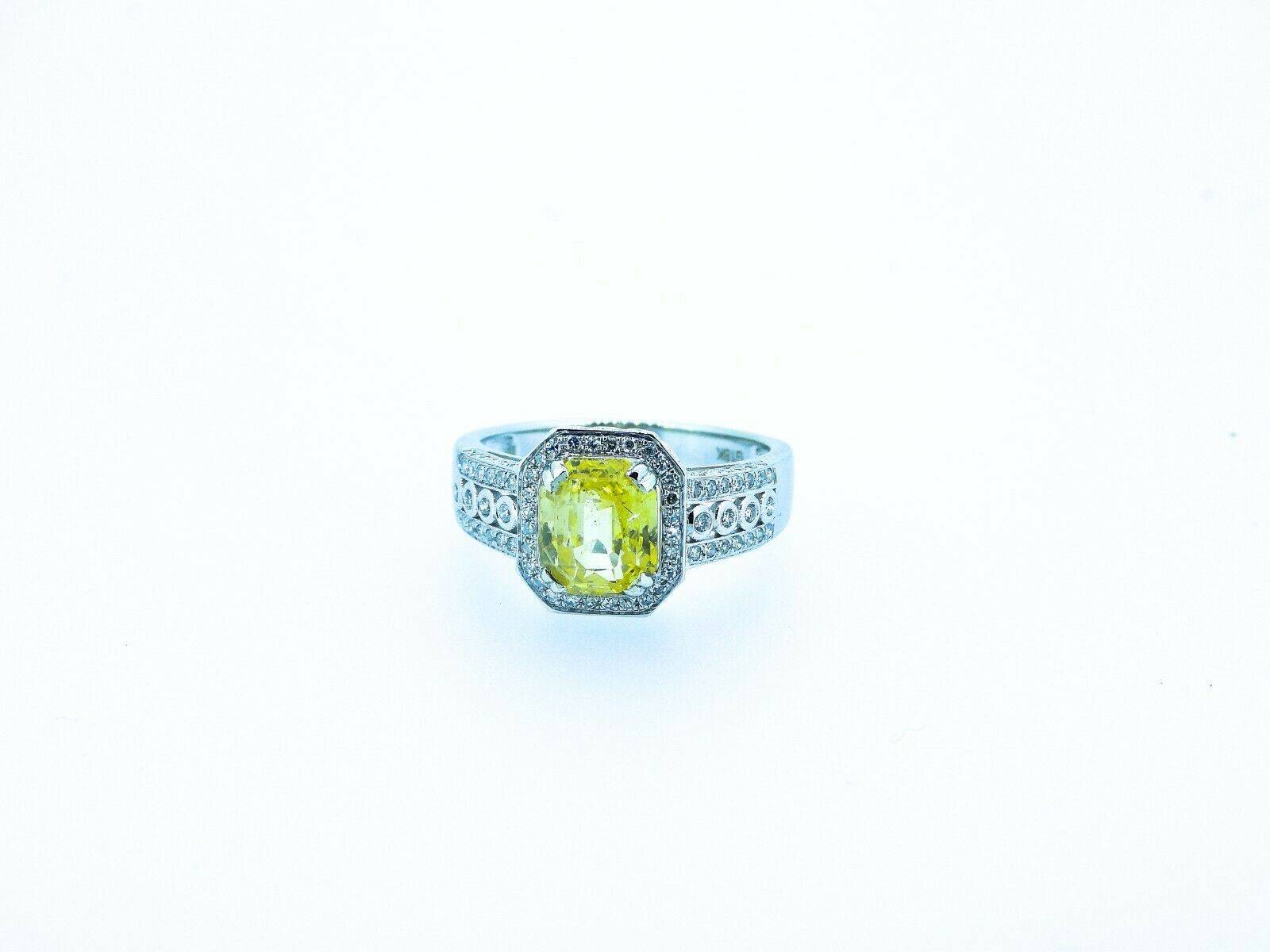 Certified 3.20 ct Yellow VVS Untreated Sapphire & Diamonds Ring - Image 5 of 8